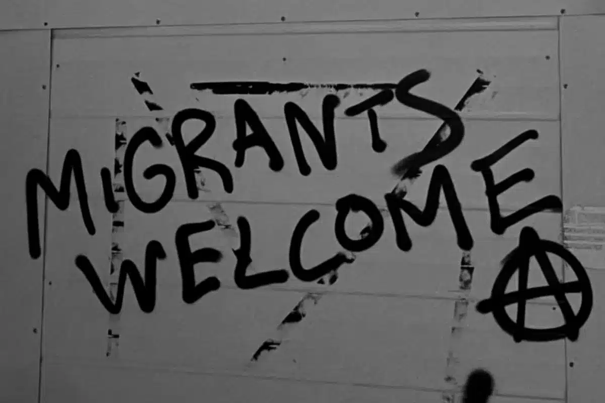 Organizaciones defensoras de derechos de los migrantes han expresado preocupación por el impacto humano de la medida. Foto: X