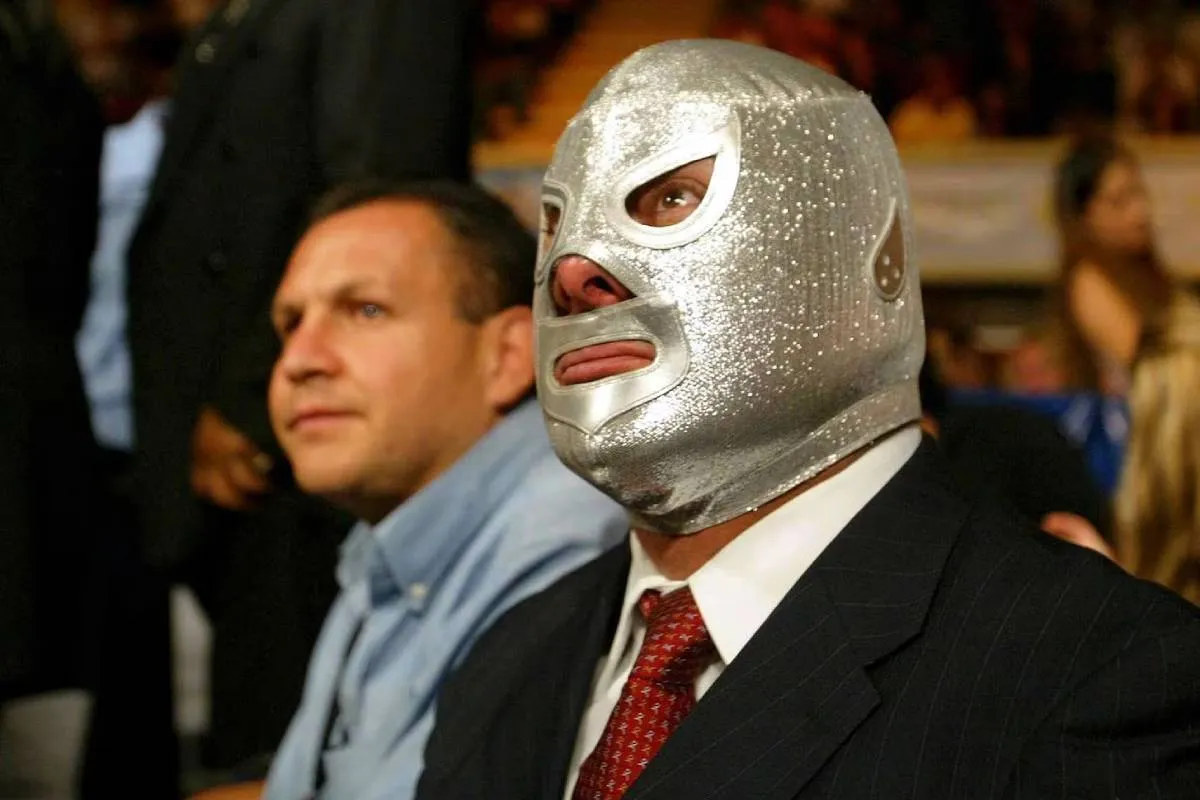 El Hijo del Santo se despide de los cuadriláteros en una noche épica