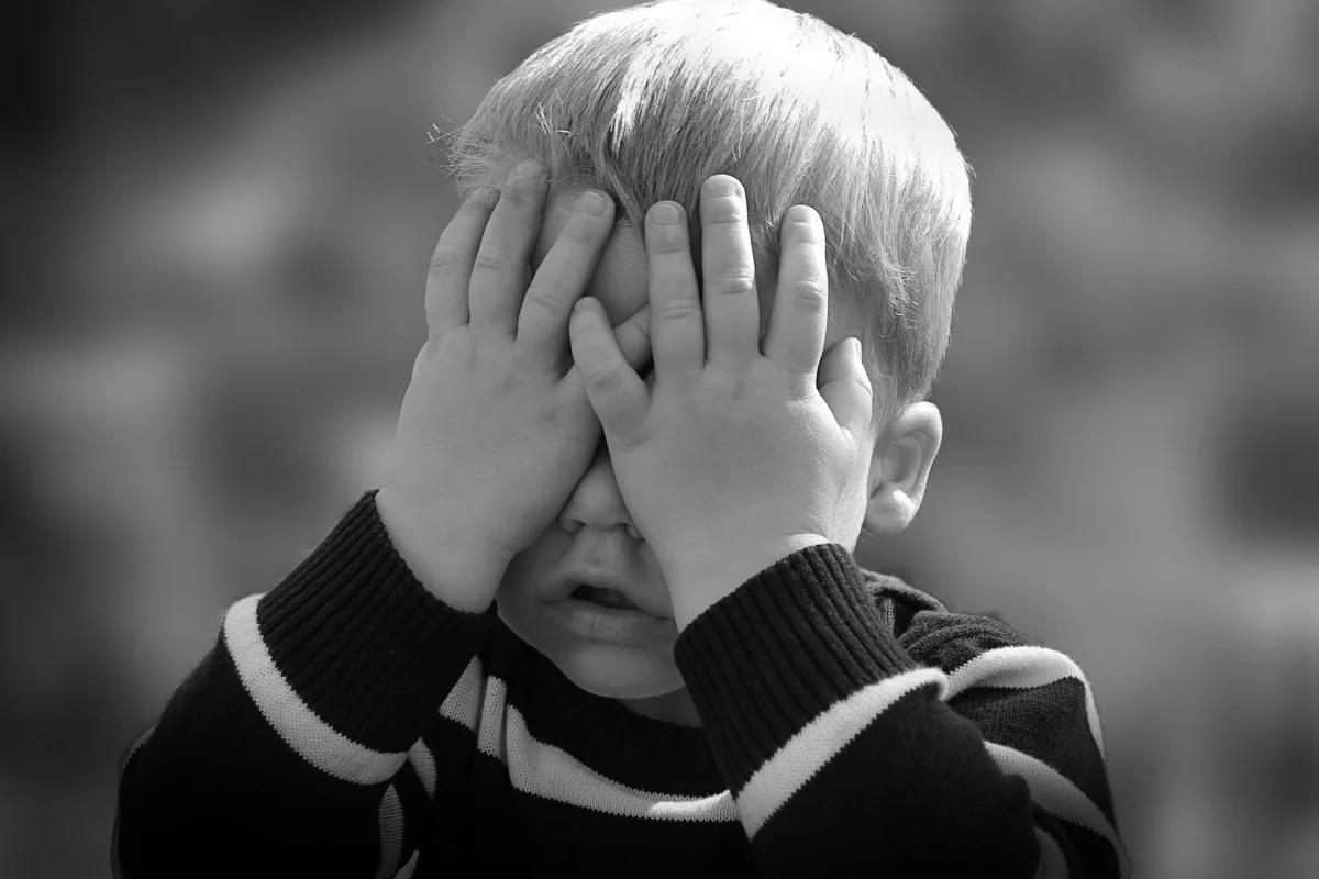 El estrés crónico en edades tempranas no solo afecta el bienestar emocional de niñas y niños, sino que también puede provocar cambios fisiológicos. Foto: Pexels