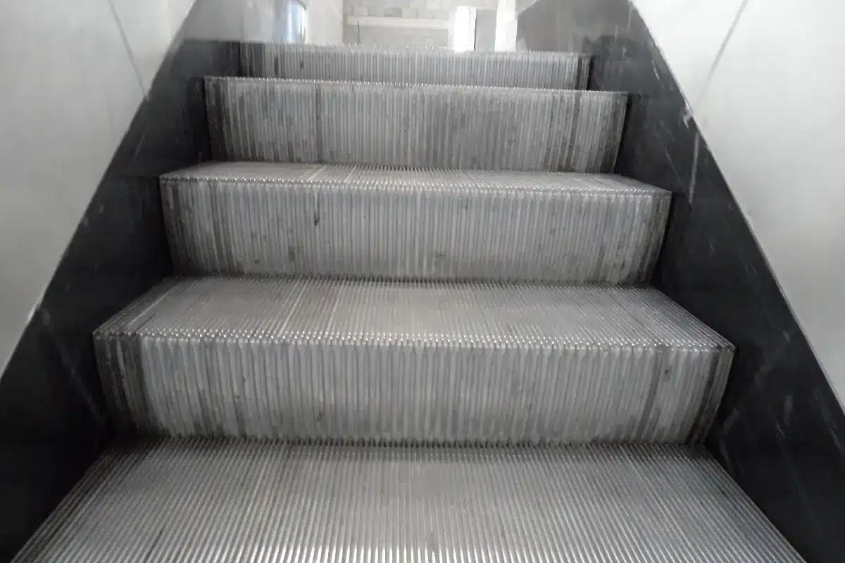 Doce personas resultan lesionadas luego de un accidente en unas escaleras eléctricas del Metro Ciudad Deportiva. | Foto: Wikimedia Commons.