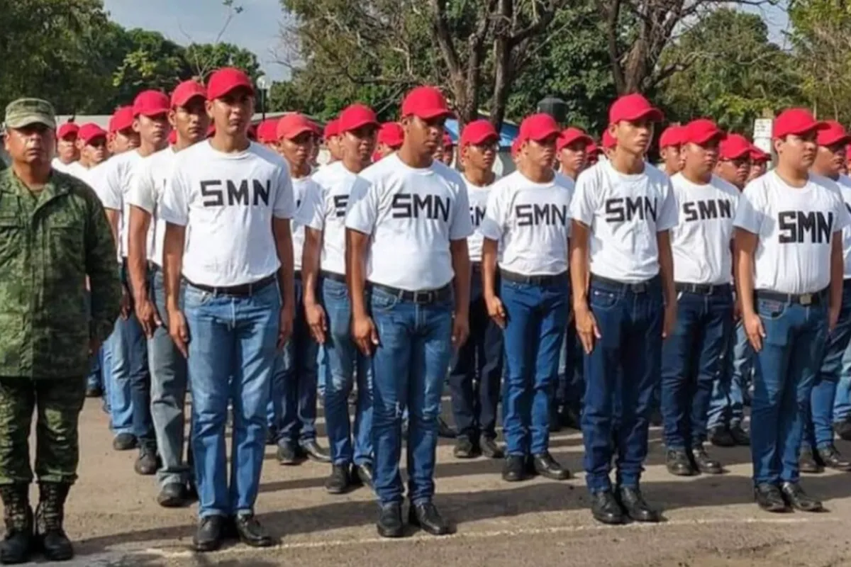 Escuelas en México exigirán cartilla militar para ingreso en 2026
