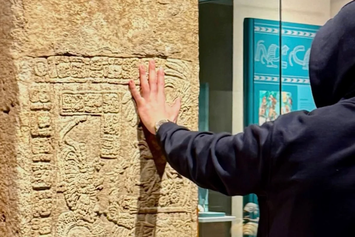 Hasta ahora, no se ha informado sobre posibles sanciones administrativas, ni sobre si las imágenes fueron autorizadas por el museo. Foto: X