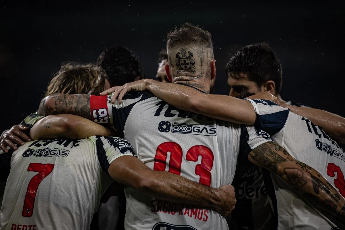 Los dos boletos para la final del torneo estarán en disputa en una de las noches más esperadas del semestre. Foto: X