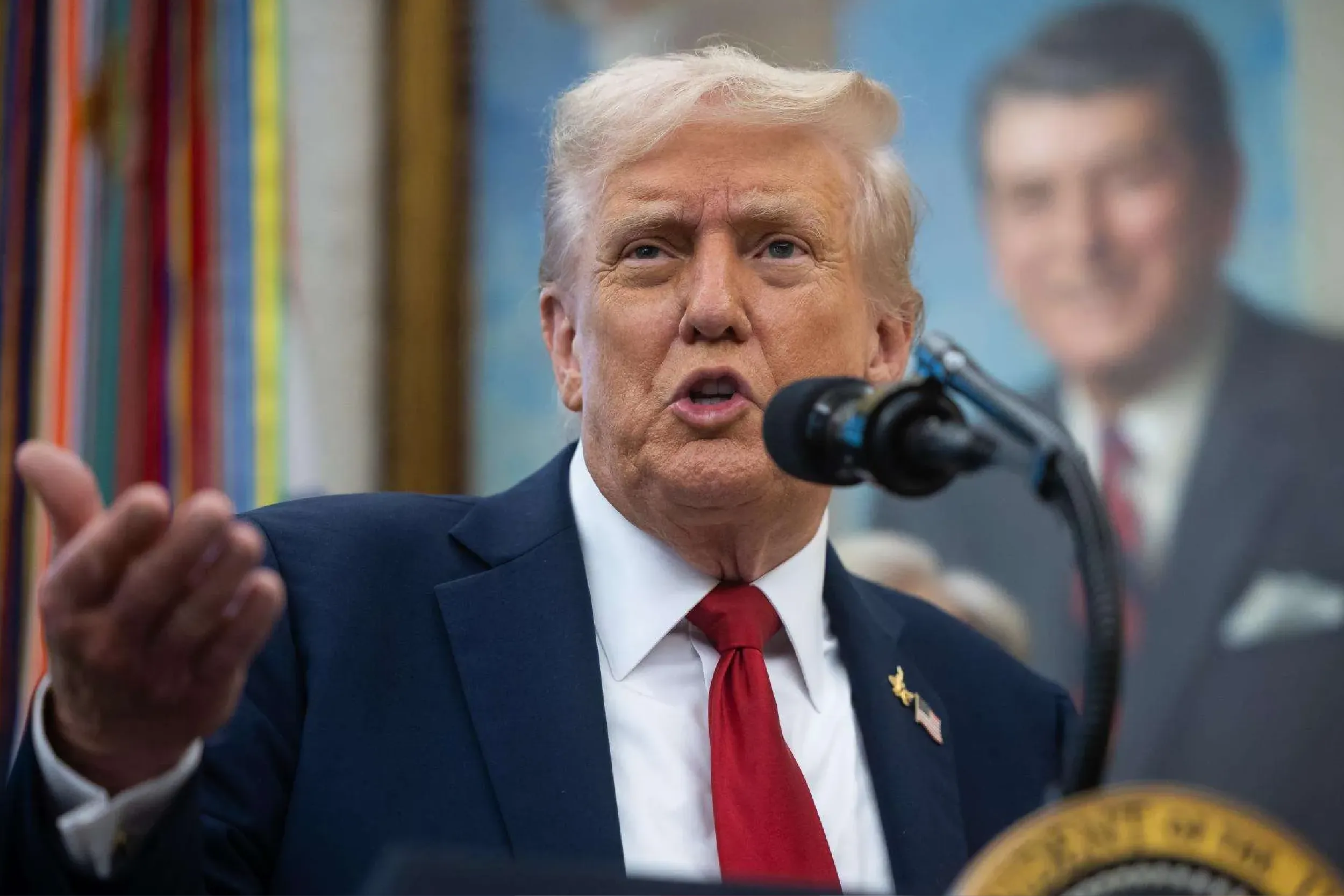 Trump prepara incursiones en Venezuela y alerta sobre cierre aéreo.