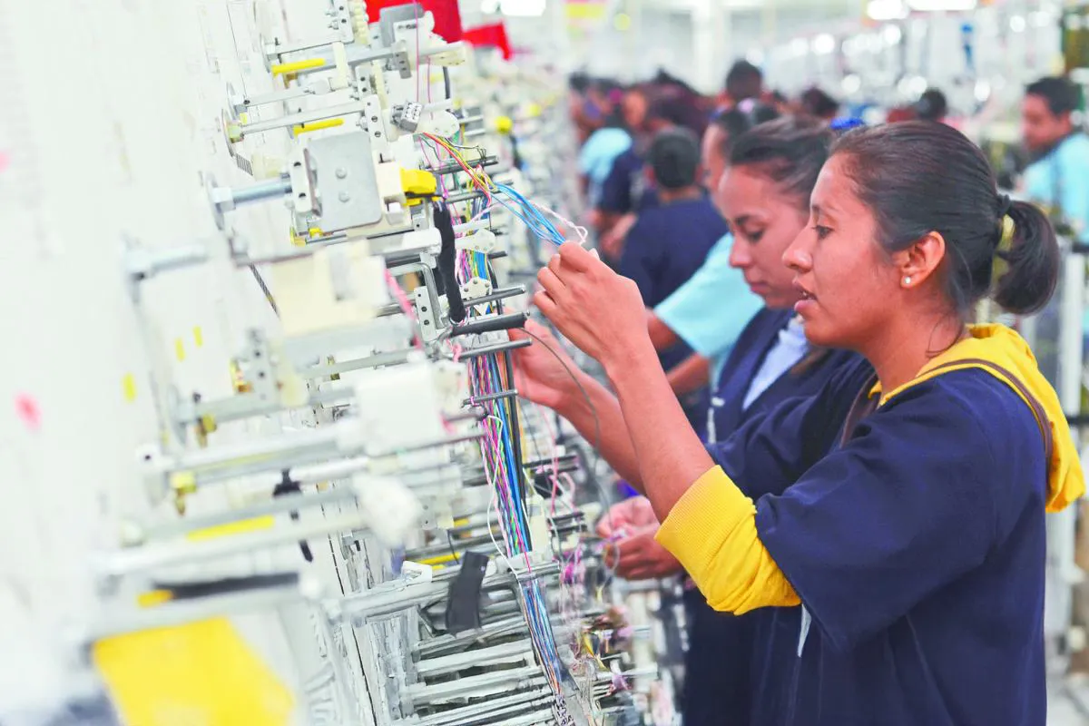 Empresas medianas y grandes contemplan reducir horas de trabajo antes de la reforma