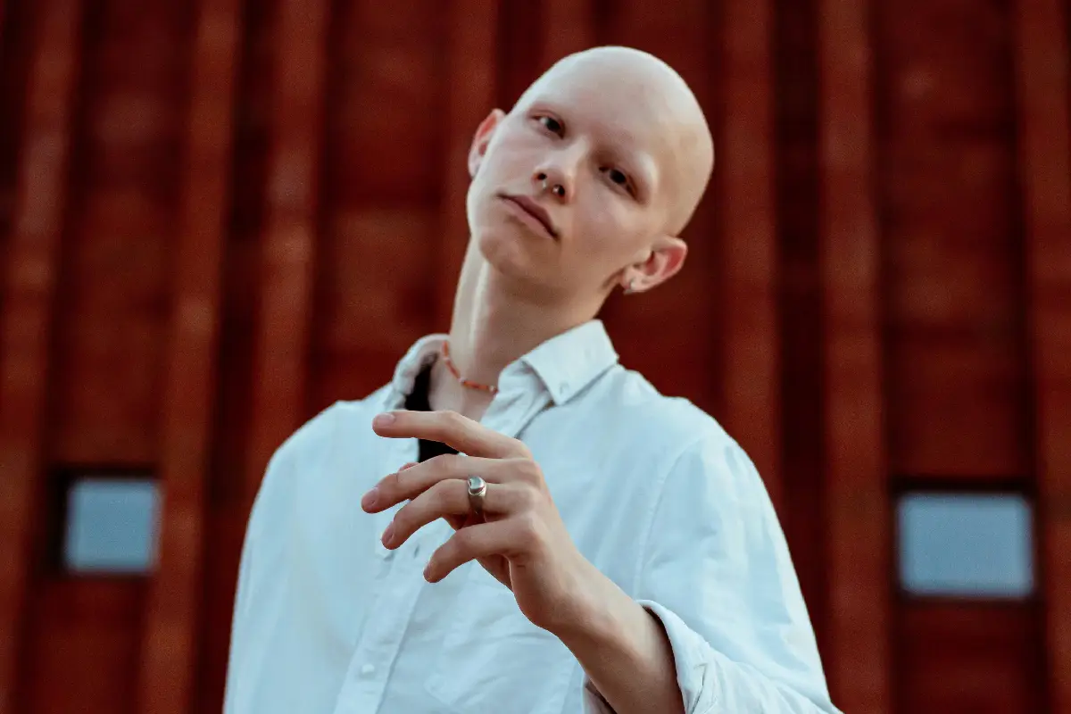 También es importante acudir a revisiones médicas periódicas. La prevención comienza con pequeños cambios diarios.