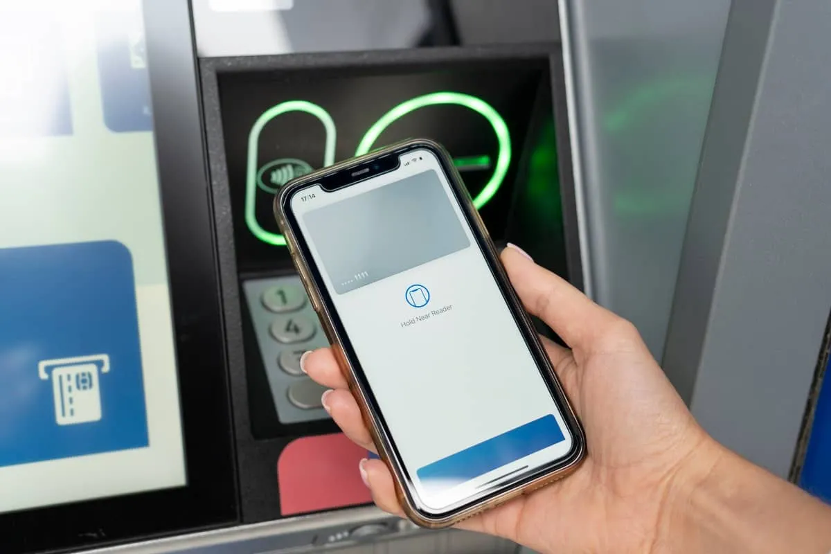 En viernes de quincena y antes del primer puente del año, usuarios enfrentaron fallas en las apps de Santander y Scotiabank, justo cuando más se necesitaban.