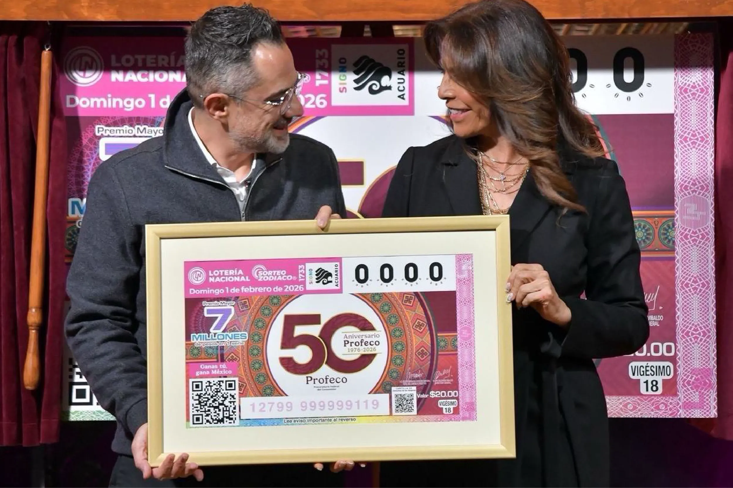 Lotería Nacional presenta billete conmemorativo por los 50 años de la Profeco.