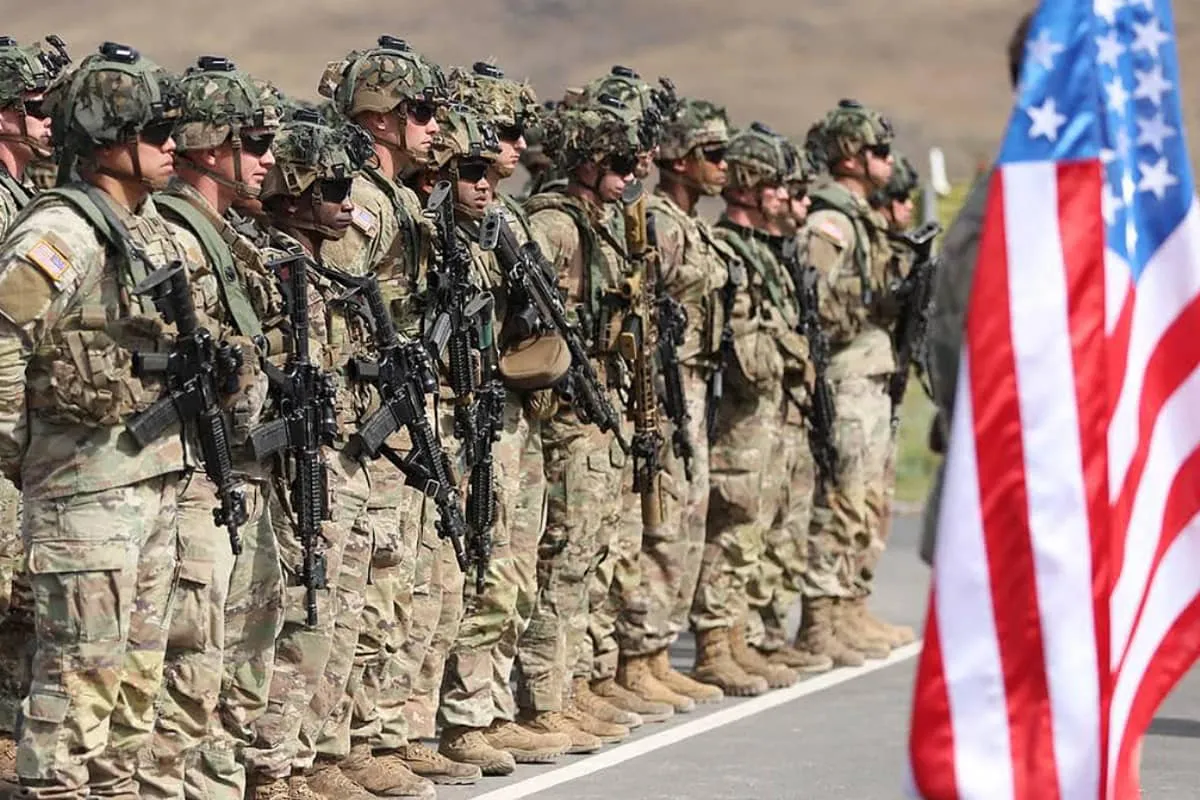 El expresidente Donald Trump ha señalado públicamente su intención de que tropas estadounidenses participen en operaciones contra cárteles en México, propuesta que ha generado tensiones diplomáticas por el tema de la soberanía nacional.