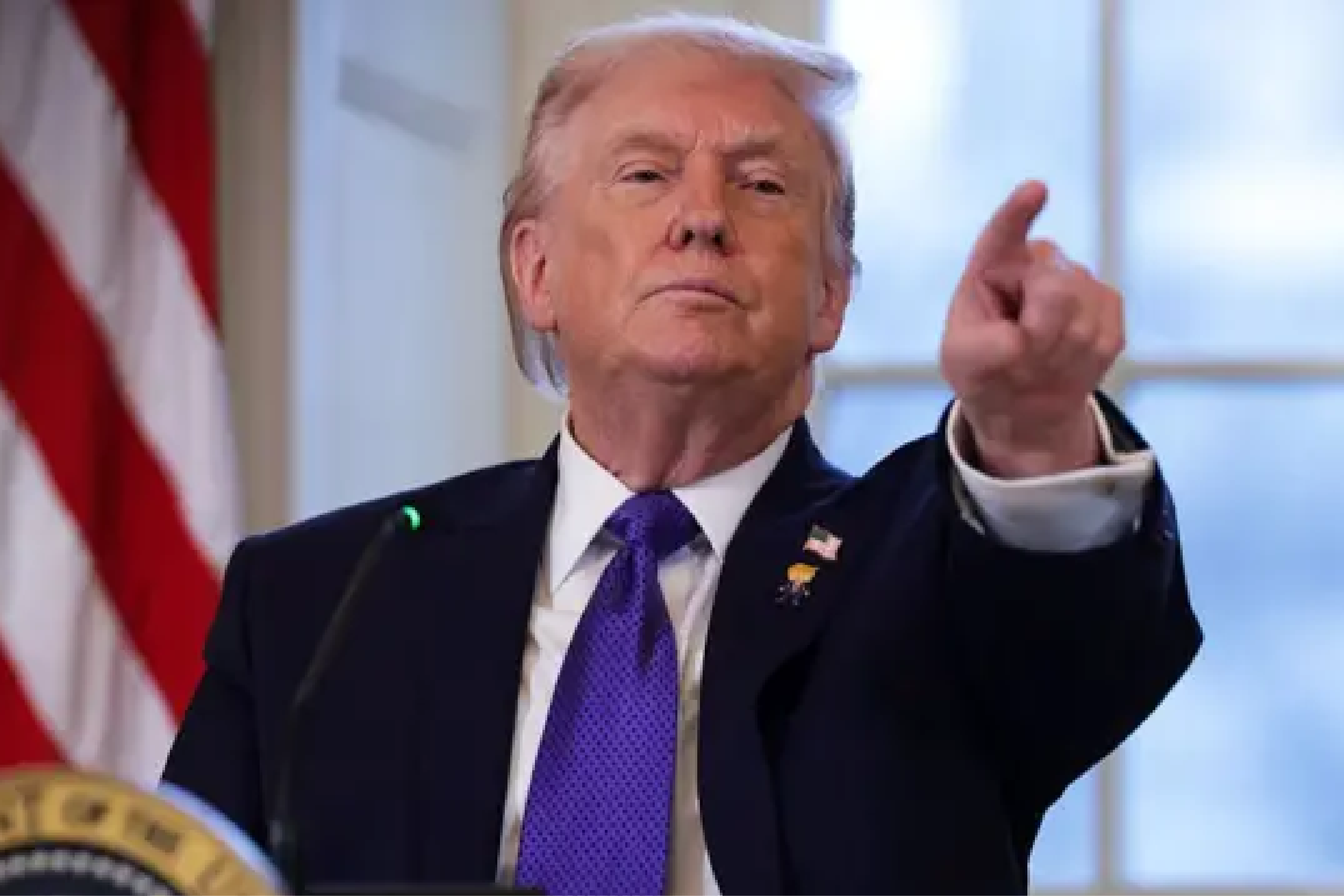 Irán advirtió que atacará bases de EU y aliados si Trump ordena una ofensiva.