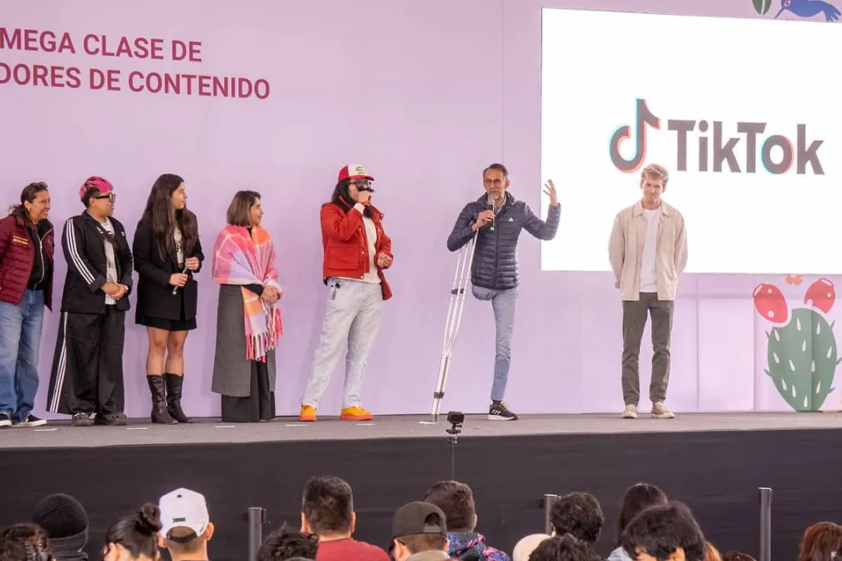 La Mega Clase de TikTok fue realizada en el Deportivo Oceanía, como parte de la estrategia de economía digital del Gobierno de la Ciudad de México.