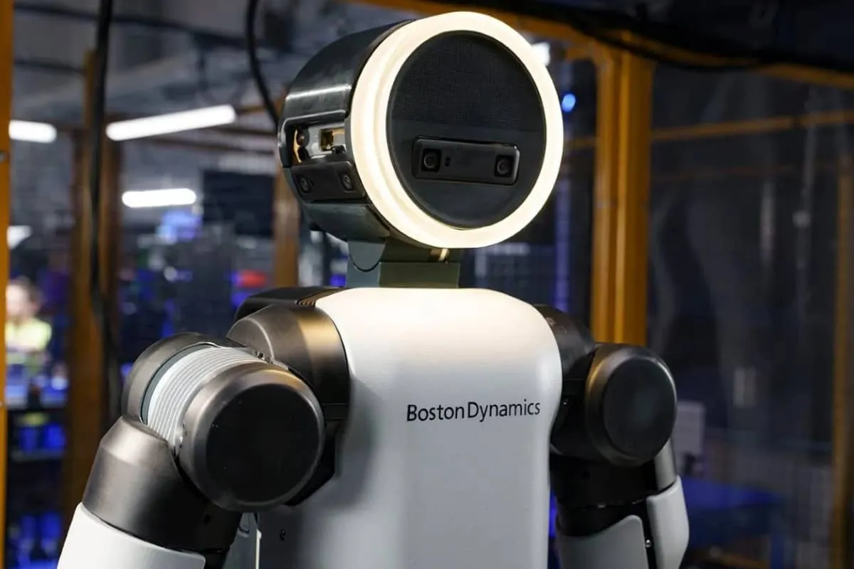 El robot humanoide Atlas durante su demostración en el CES, donde exhibió movilidad, fuerza y autonomía similares a las humanas.