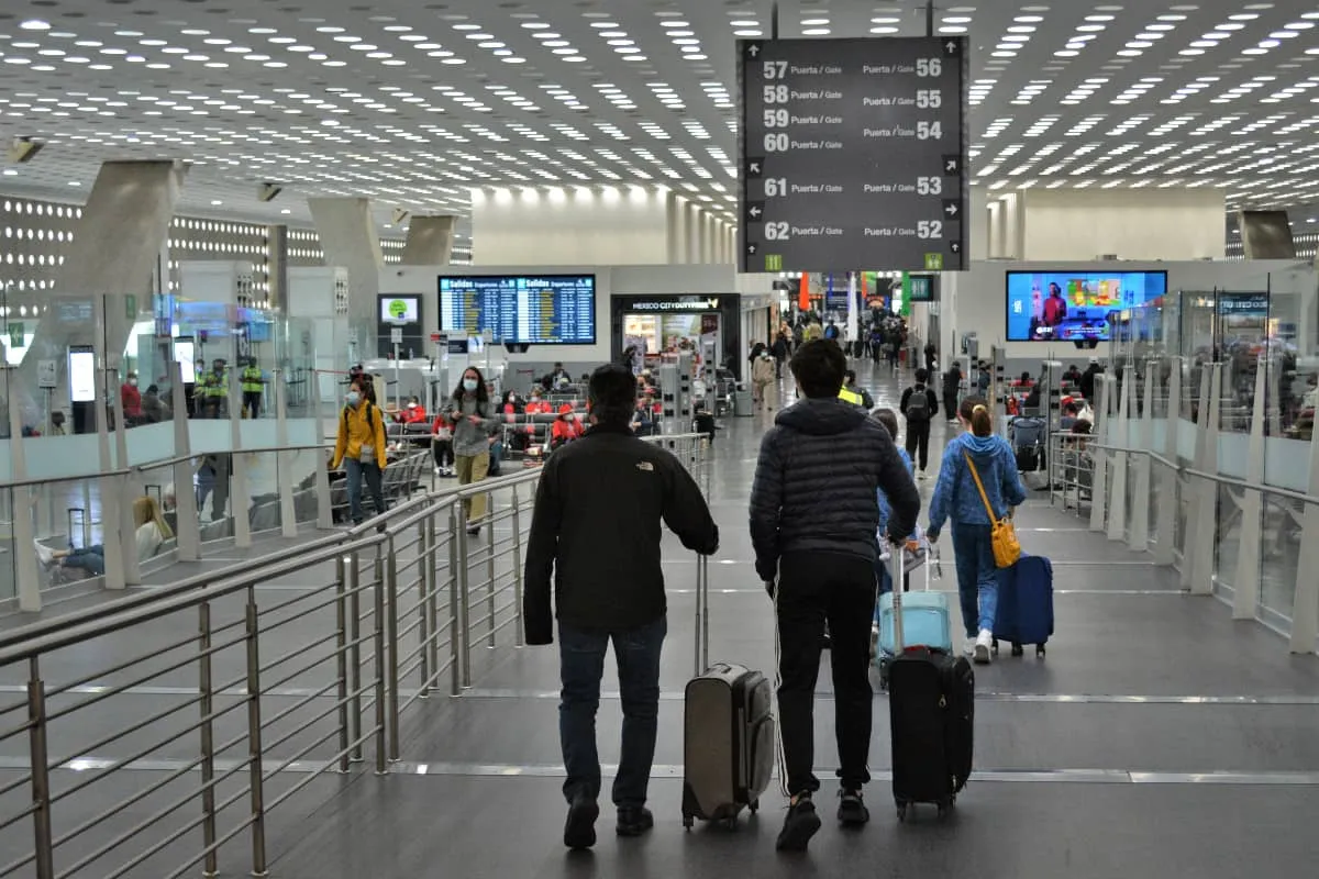 la Tarifa de Uso Aeroportuario (TUA) 2026 afectará vuelos tanto nacionales como internacionales y se incorpora al costo del boleto para mantenimiento y operación aeroportuaria.