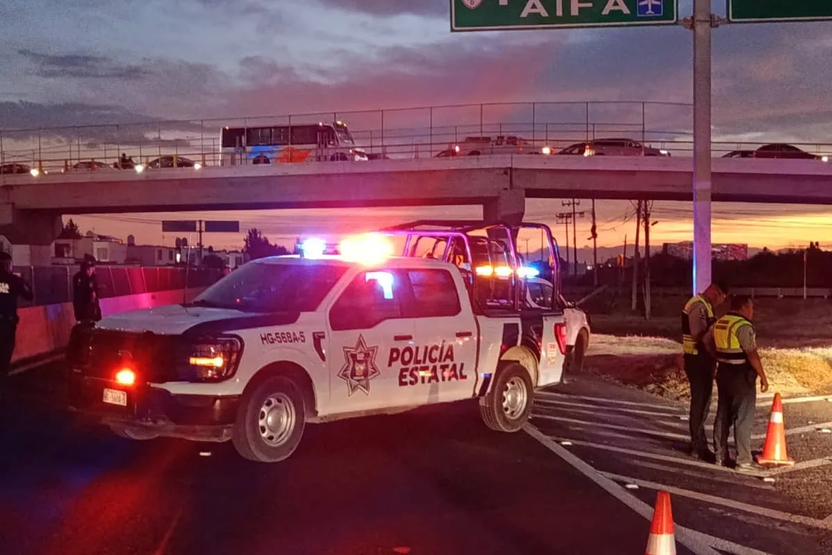 Personal de emergencia acordonó un tramo de la autopista México-Pachuca en Tizayuca tras una fuga de gas natural que obligó a cerrar ambos sentidos de la vía.