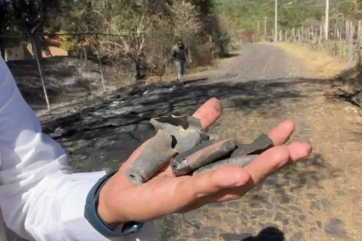 Casquillos y restos de vehículos aún permanecen en la zona donde ocurrió el operativo contra el líder del CJNG en Jalisco.