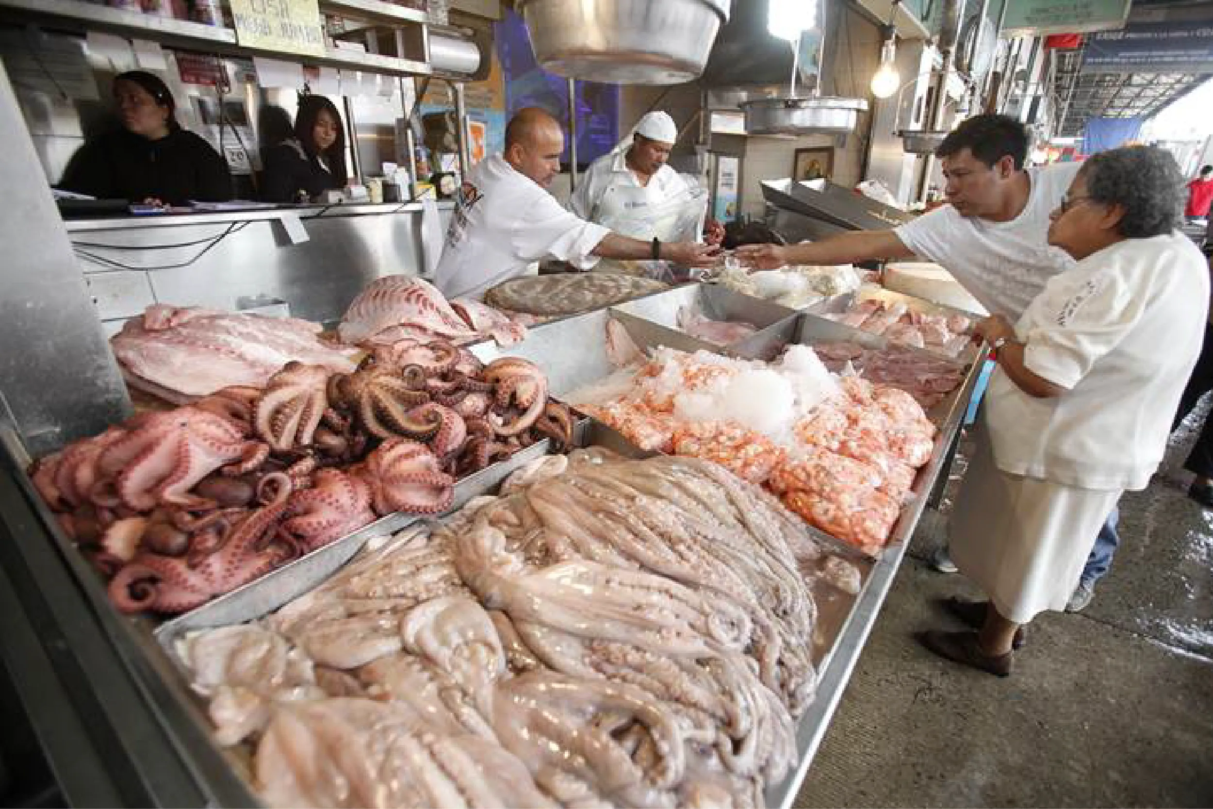 El camarón lidera el aumento de precios en mariscos.