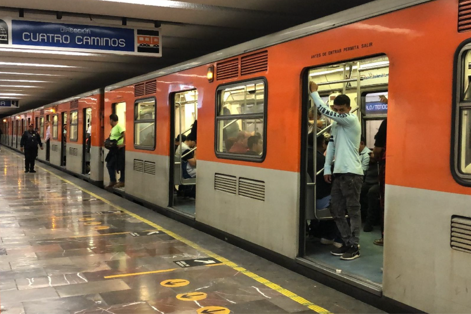 Metro y Metrobús hoy 15 de septiembre