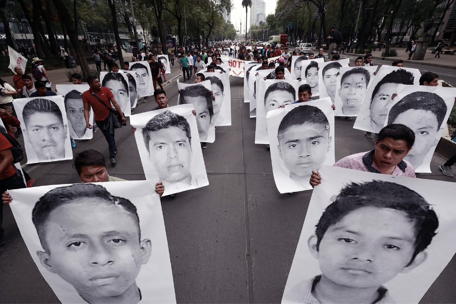 Caso Ayotzinapa da nuevo giro: identifican a 10 personas.