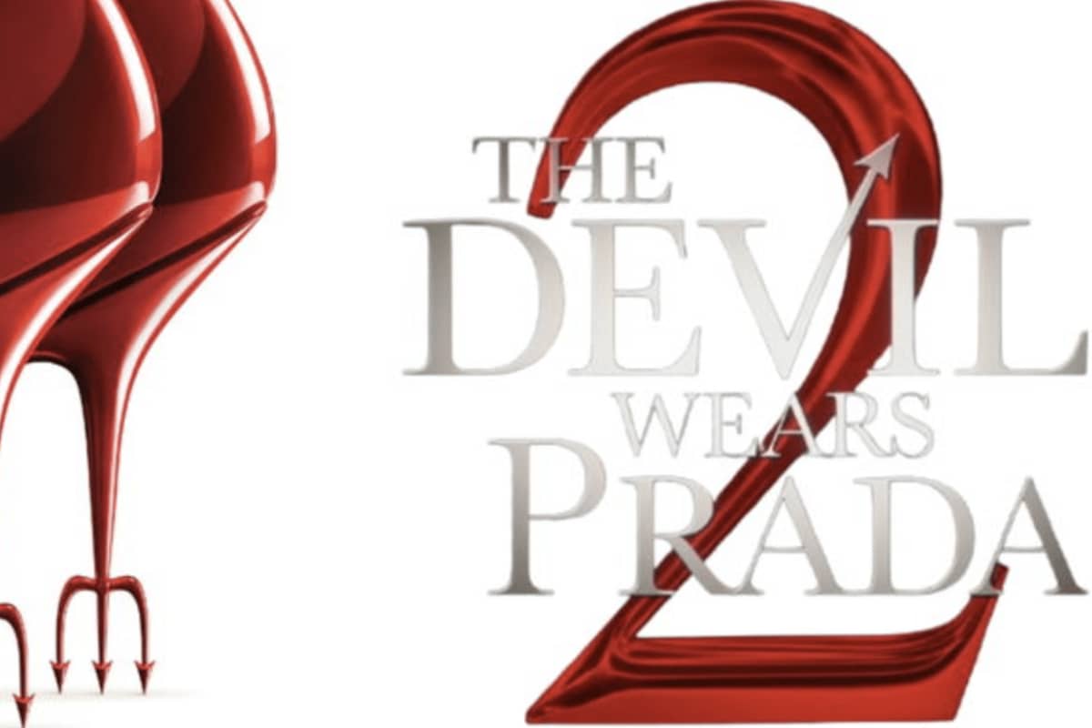 Primer póster promocional de “El diablo viste a la moda 2”, secuela del exitoso filme sobre el competitivo mundo de las revistas de moda.