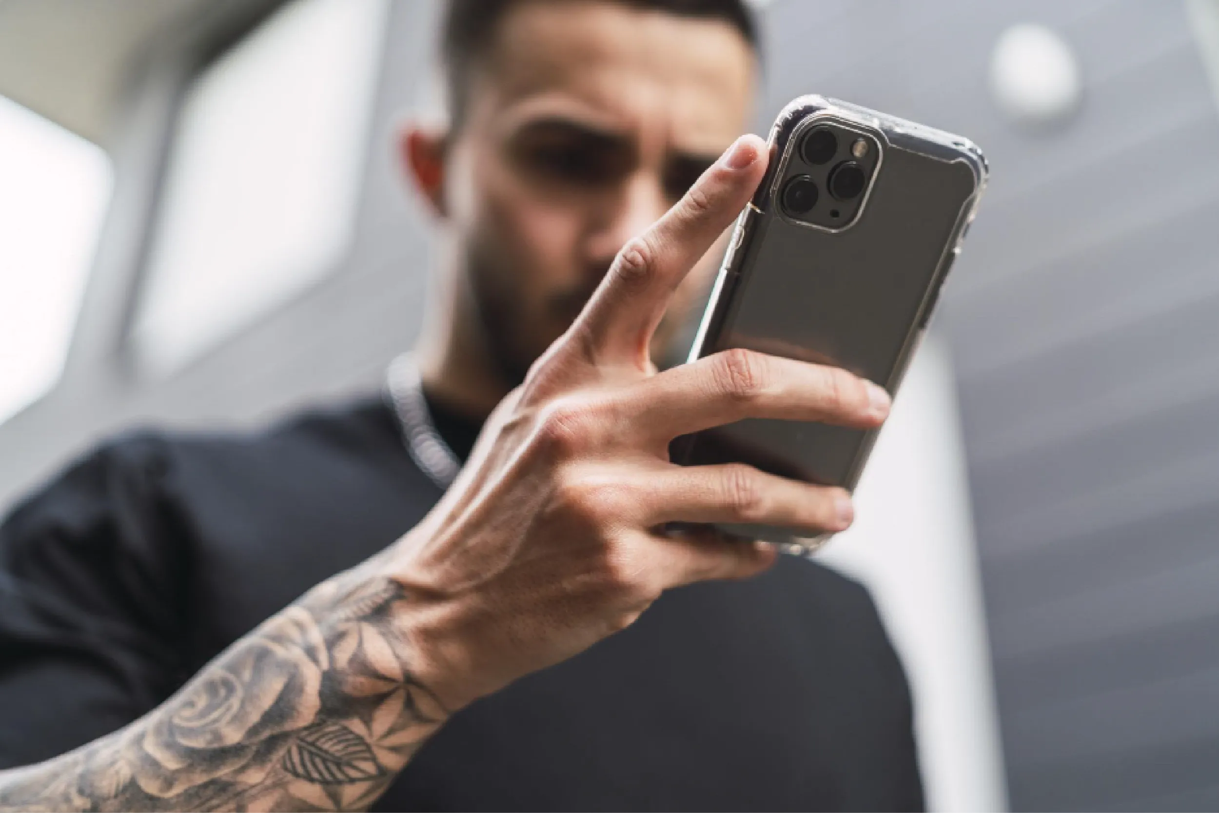 Un truco con la app Atajos permite rastrear tu celular y enviar evidencia al instante a un contacto de confianza.