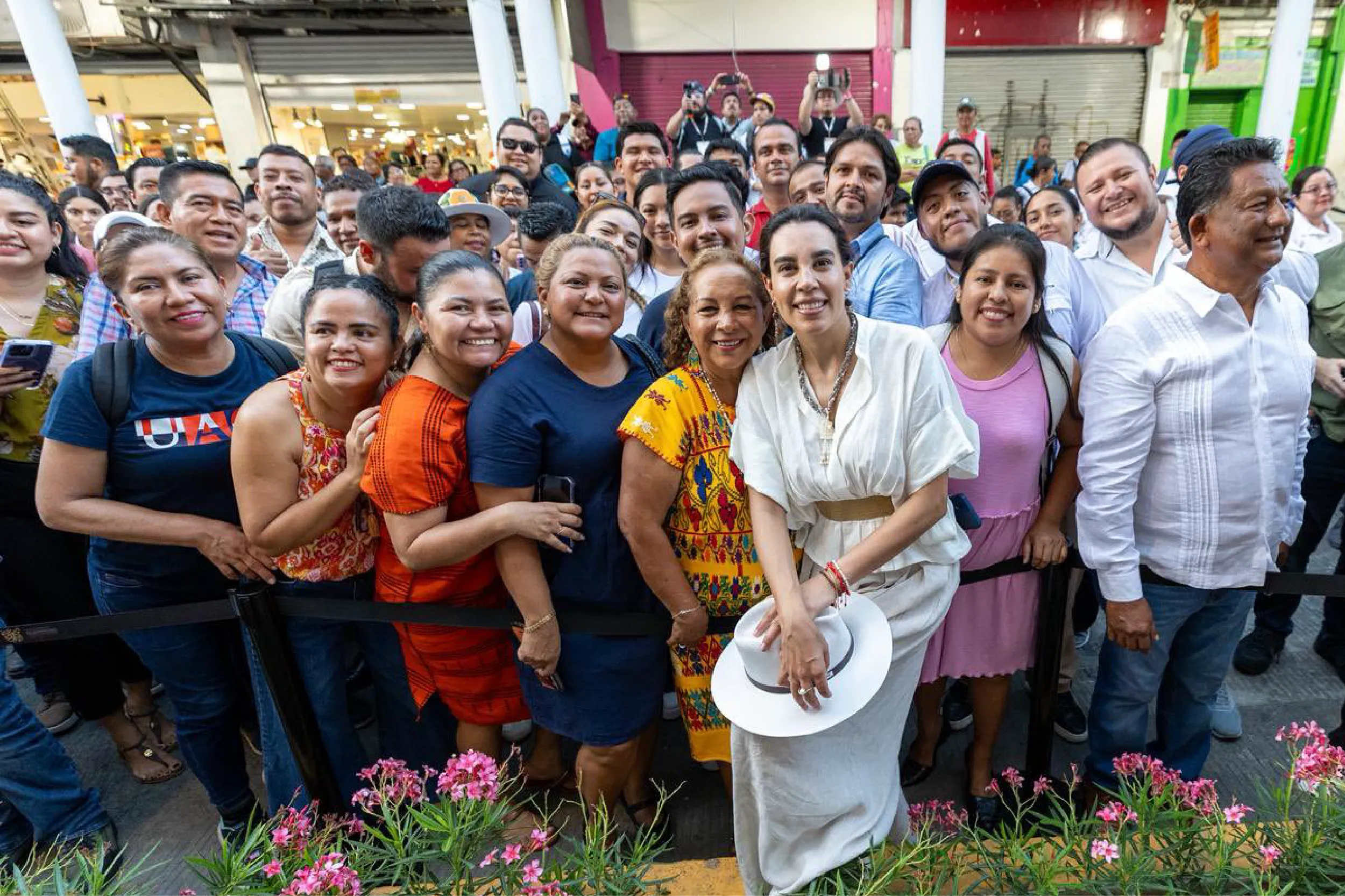 Acapulco renueva su Bahía Histórica con mural y corredores.