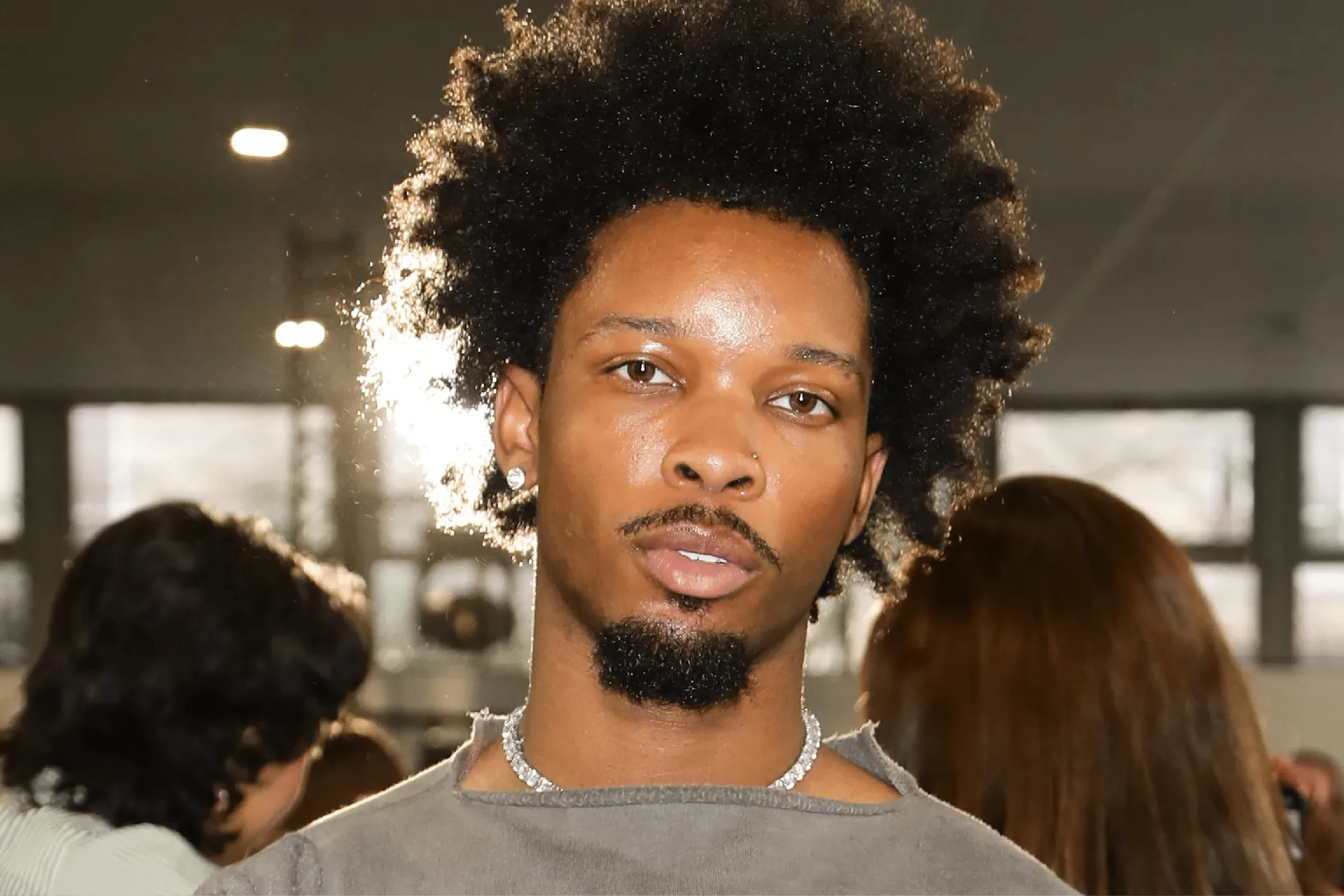 Arrestan a D4vd por caso de adolescente hallada sin vida.