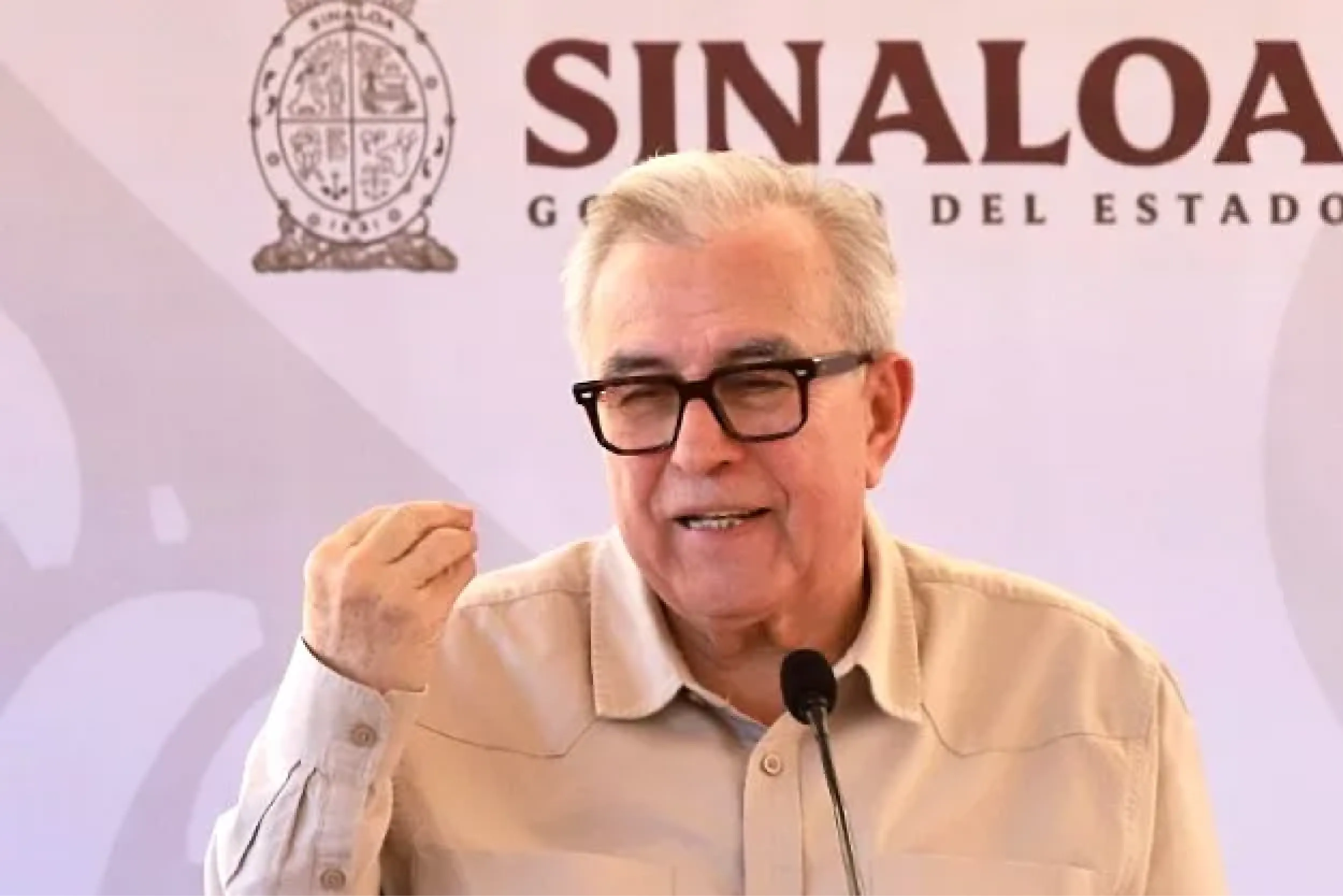 Rocha Moya descarta salir de Sinaloa tras acusaciones.