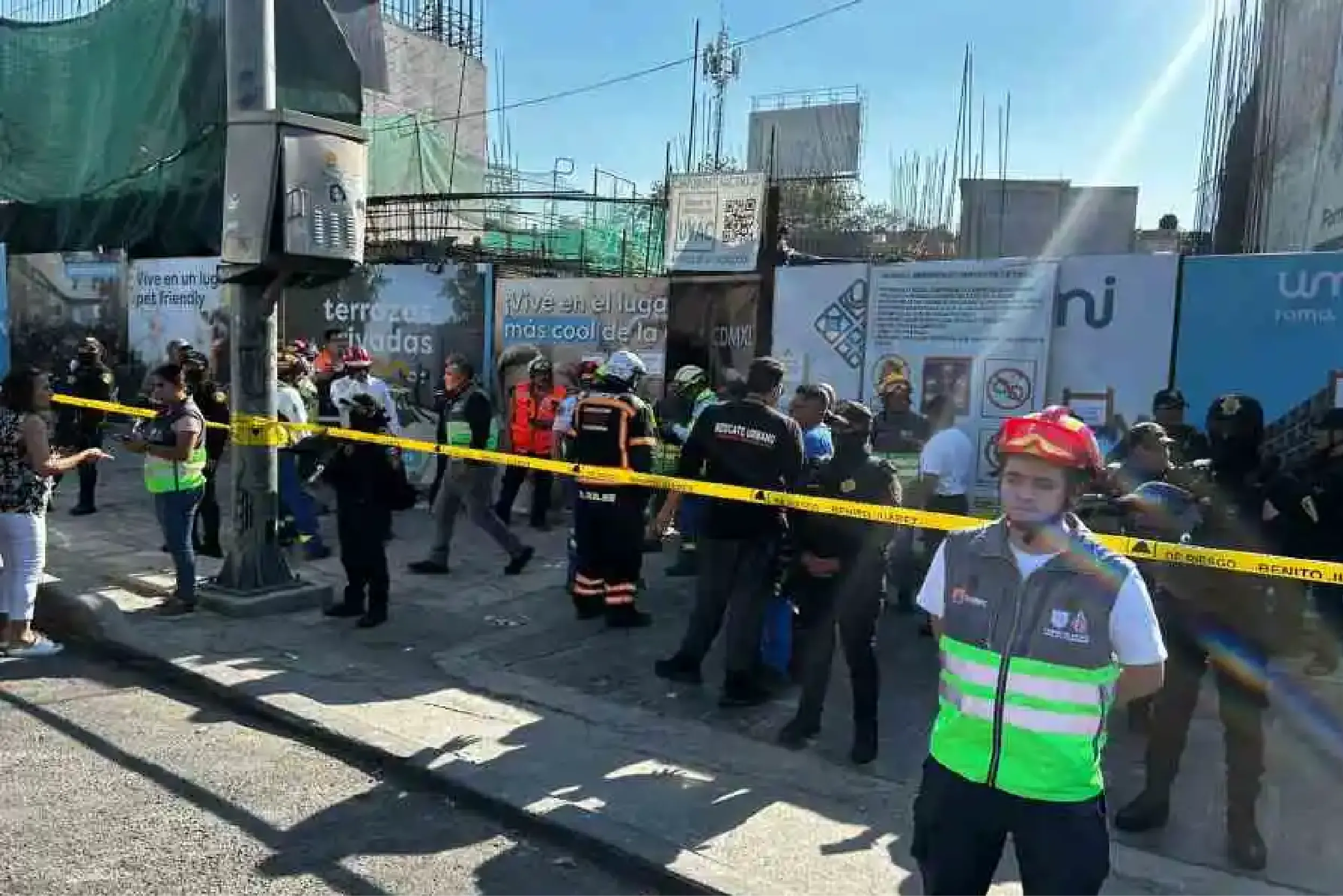 Se desploma grúa frente a Parque Delta.