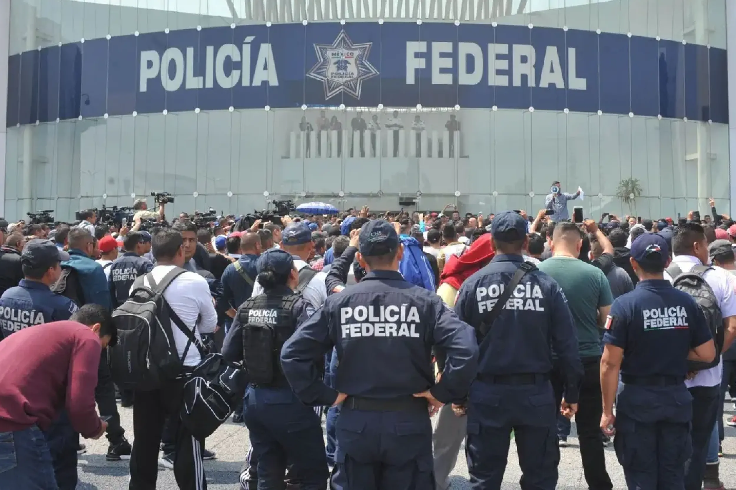 Exmandos de Policía Federal sancionados.