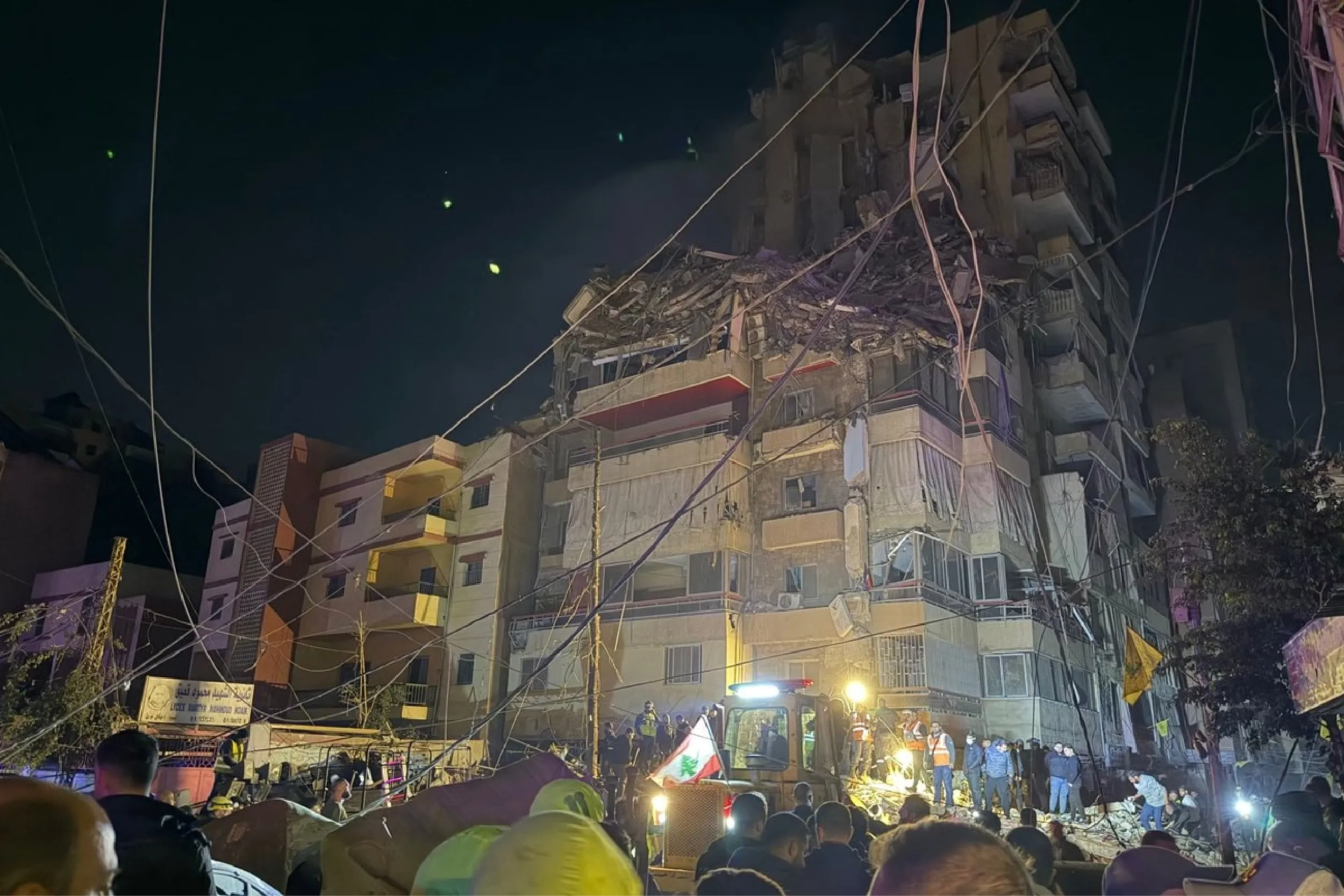 Israel ataca Beirut y rompe alto el fuego con Hezbolá.