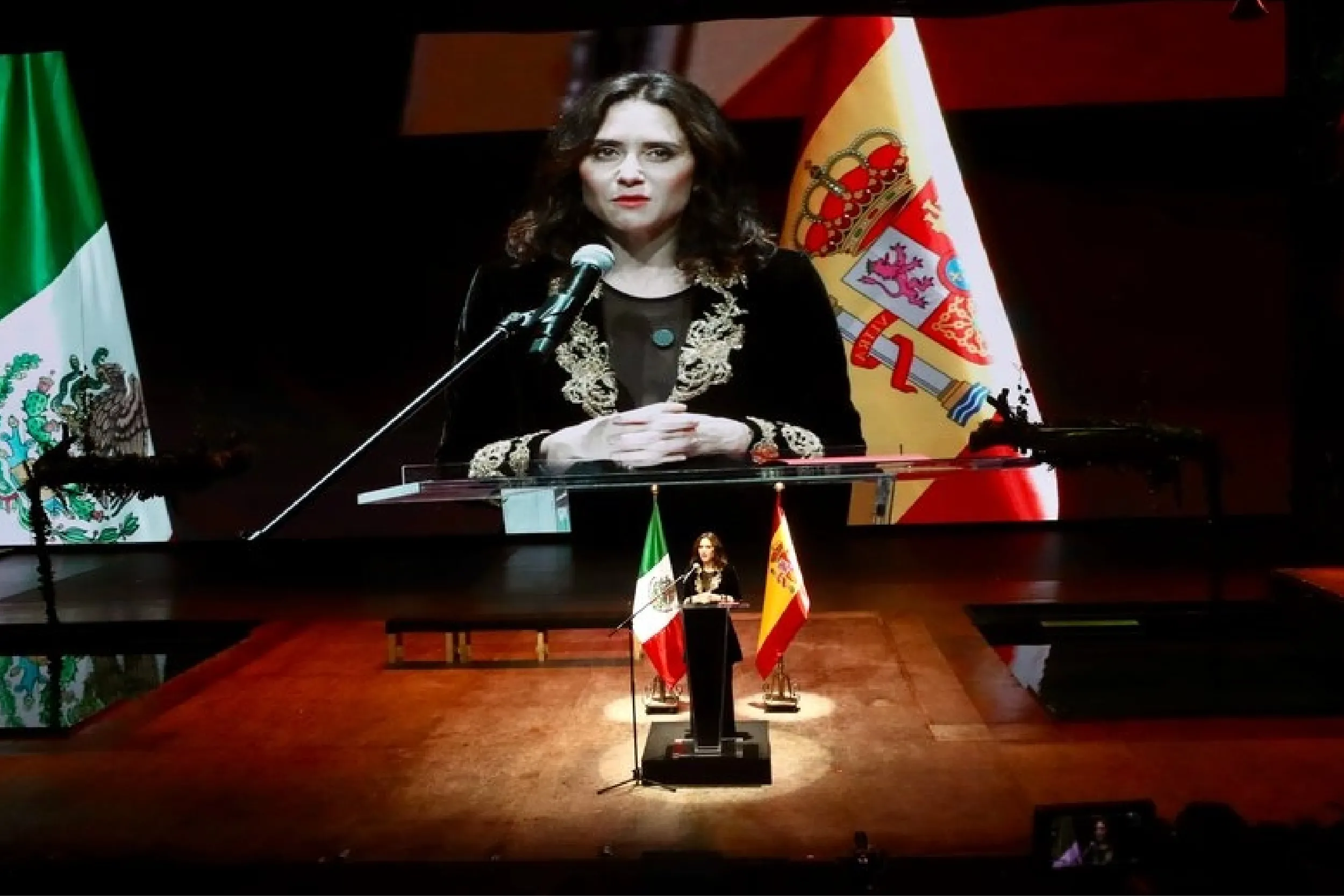 Sheinbaum critica a oposición por acercarse a Isabel Díaz Ayuso.