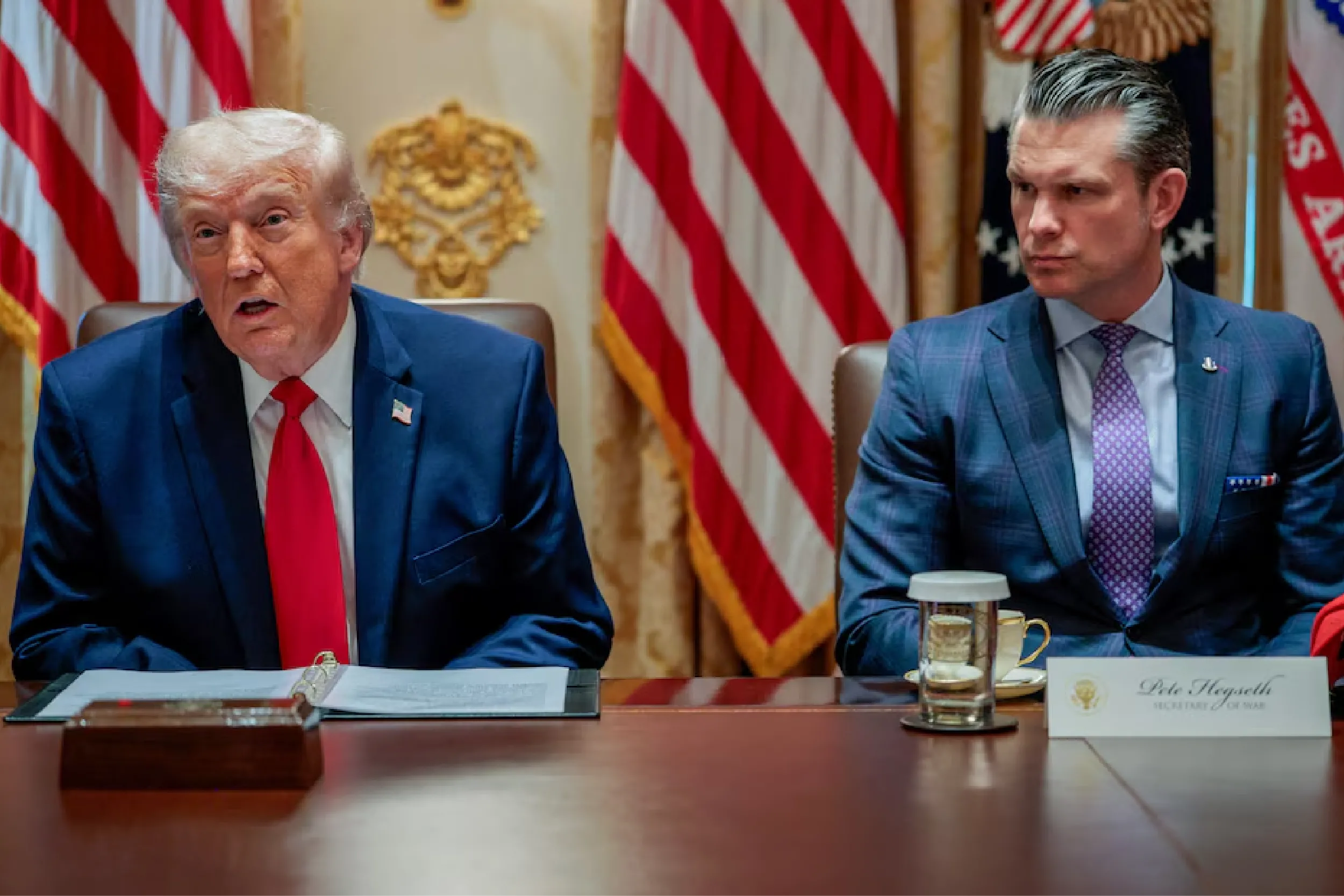 Trump y Pete Hegseth anuncian guerra contra cárteles y excluyen a México del “Escudo de las Américas”.