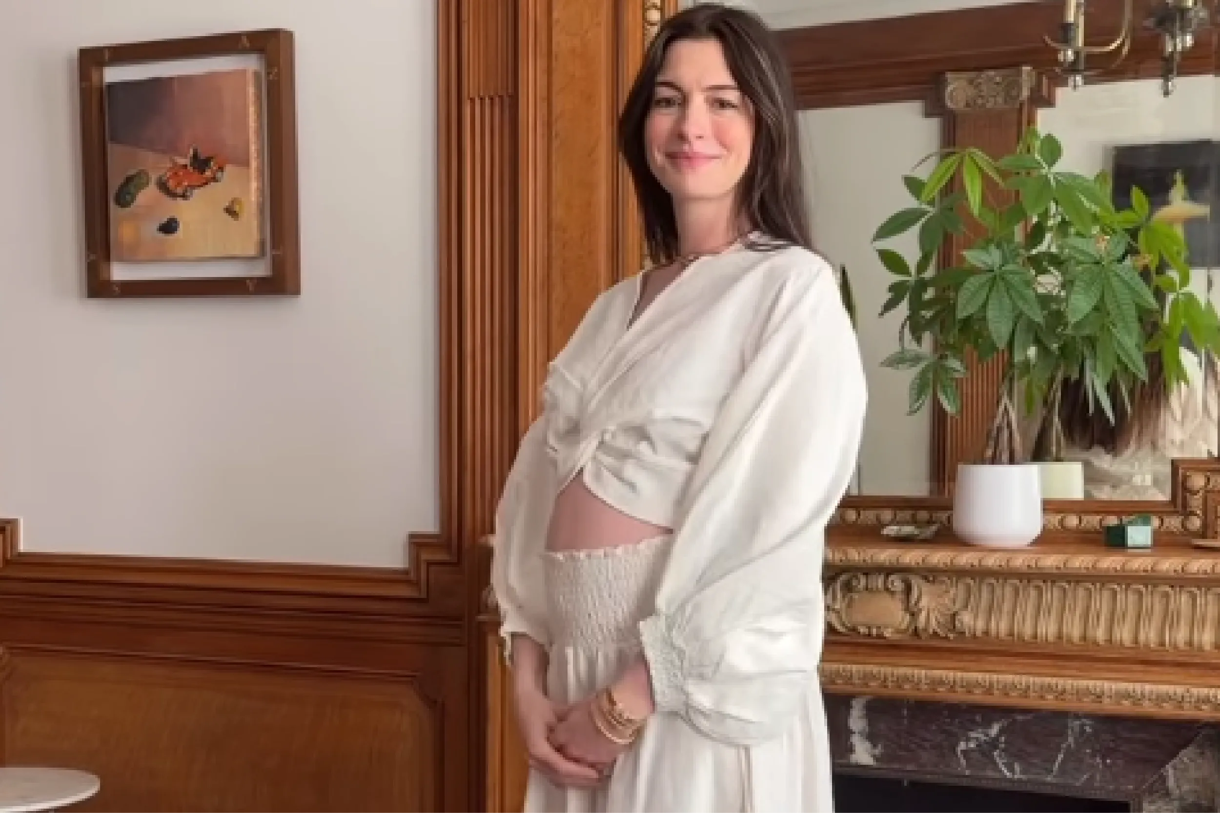 Anne Hathaway sorprende al mundo: así anunció su tercer embarazo con un emotivo video en redes.