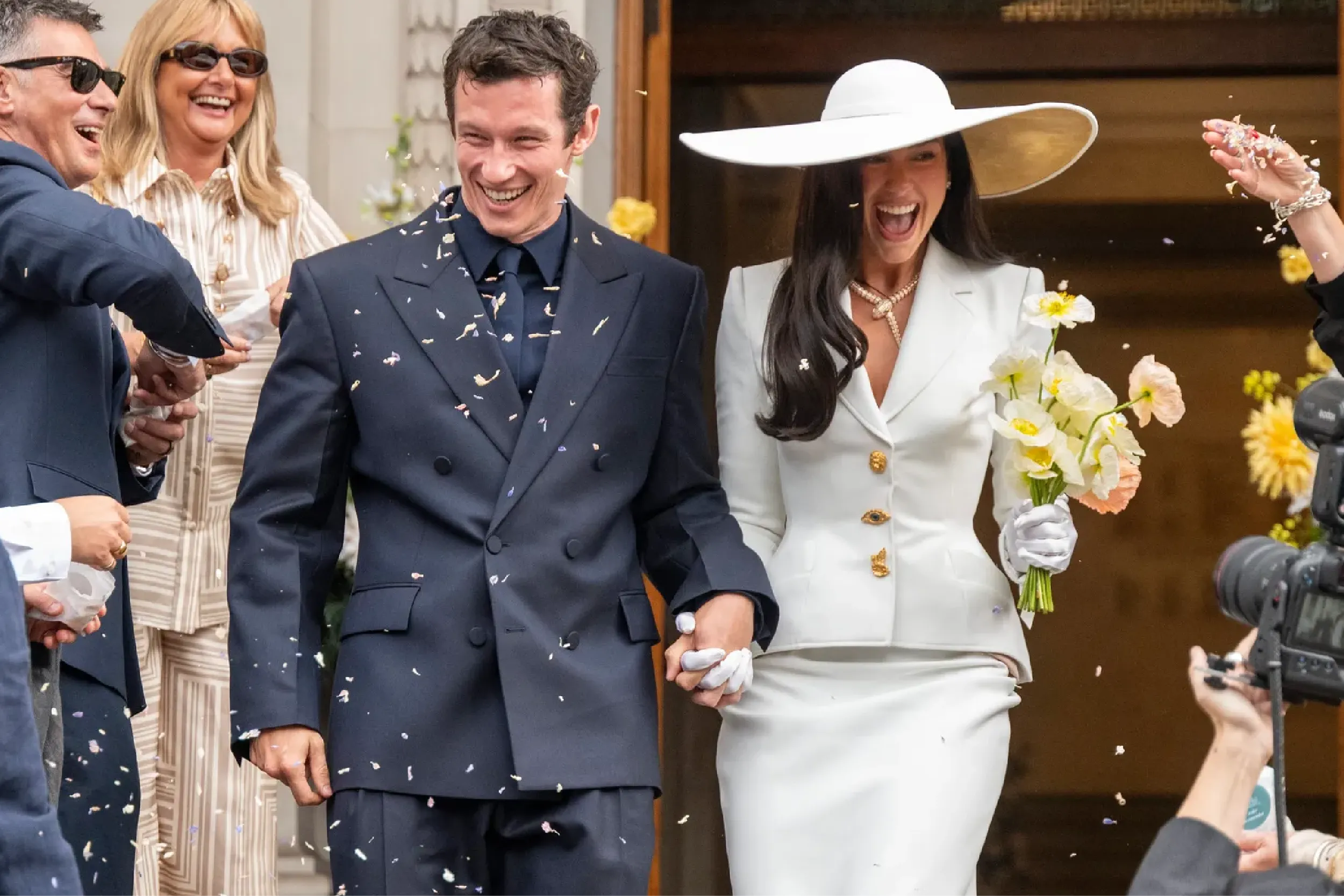 Dua Lipa y Callum Turner se casan en una ceremonia privada.