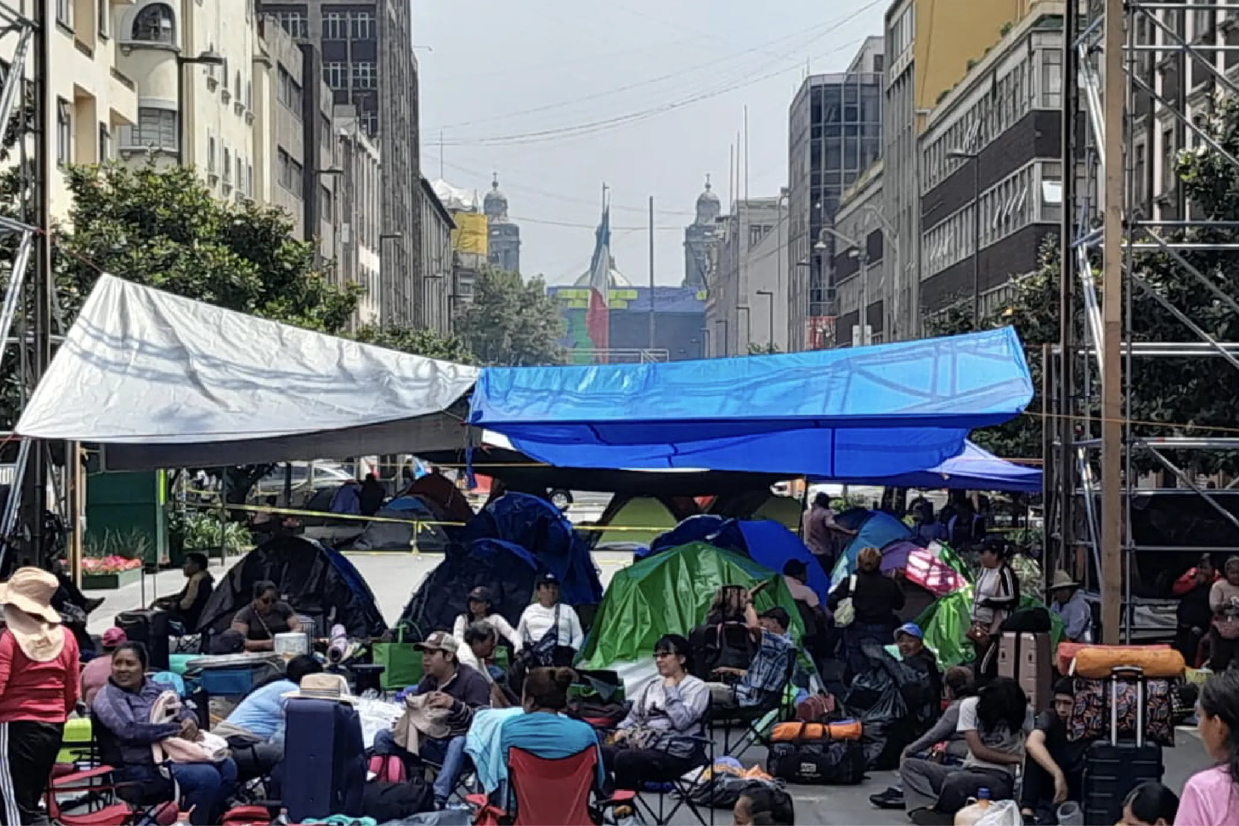 Termina el plantón de la CNTE en el Zócalo. Foto: Moisés Castillo