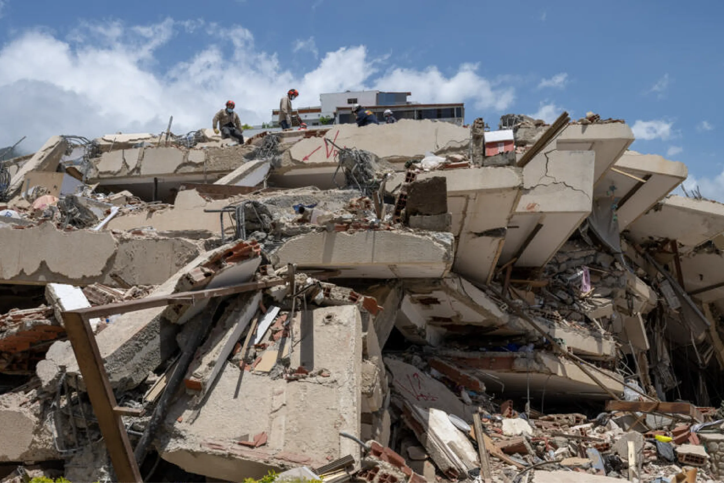 Fuerte réplica desata pánico en Caracas y La Guaira mientras siguen los rescates