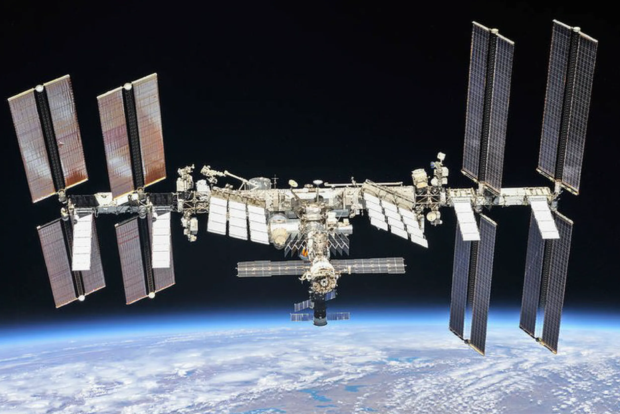 La NASA ordenó medidas de emergencia tras detectar nuevas filtraciones en el módulo ruso Zvezda.