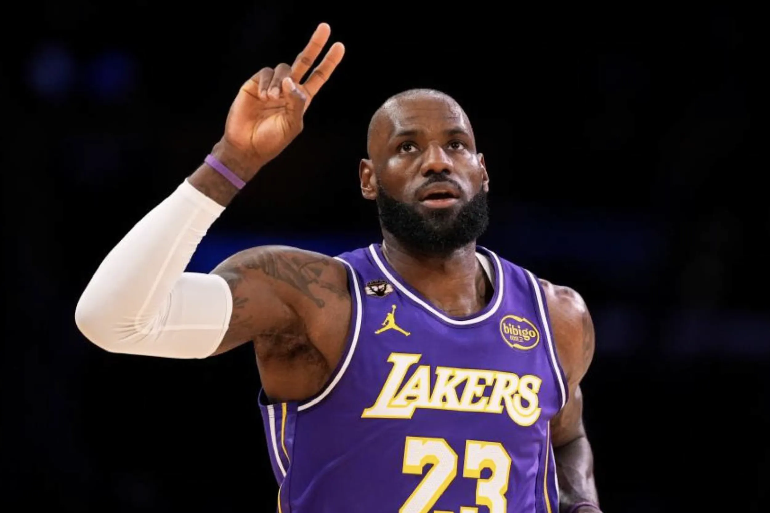 LeBron James sale de Lakers.