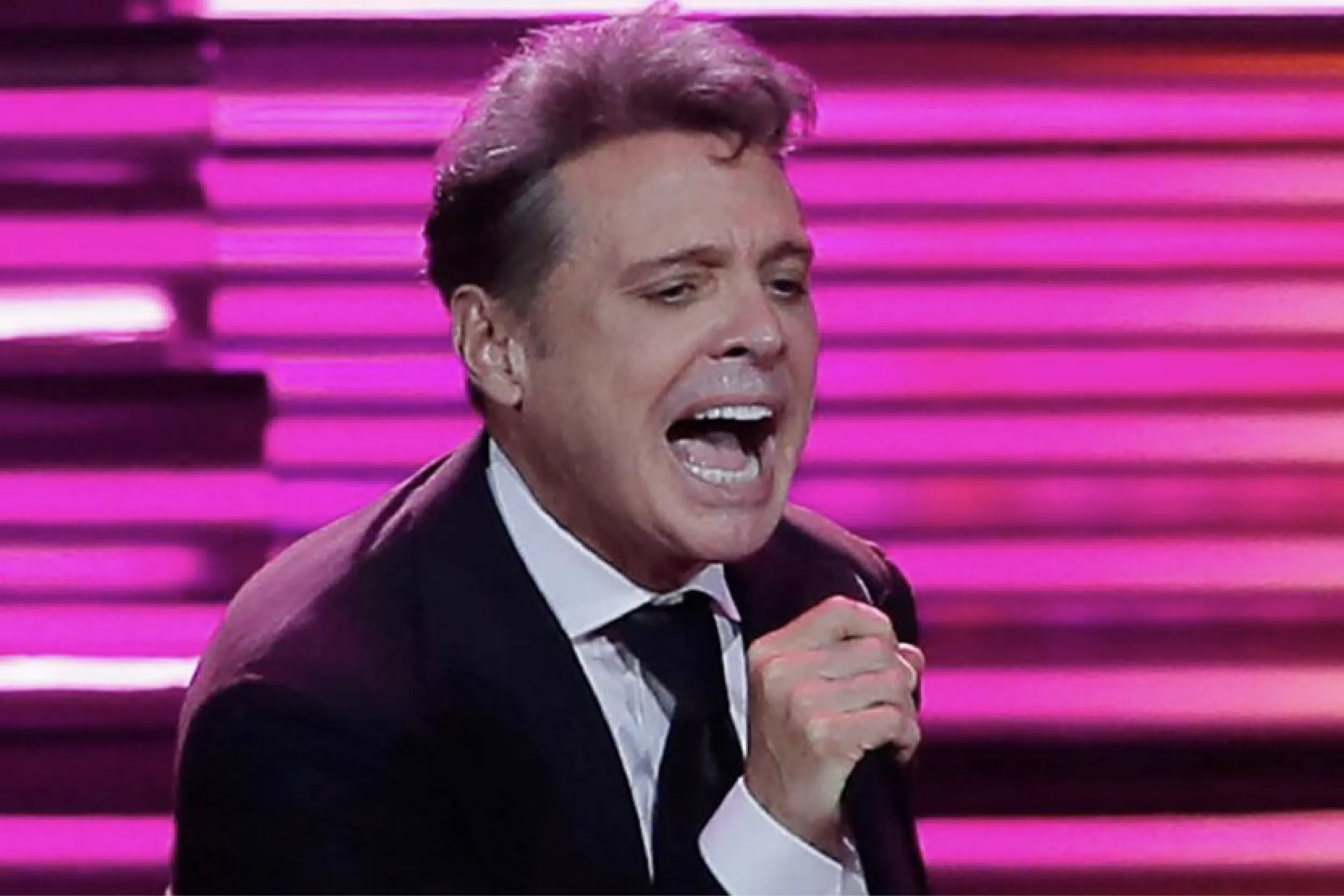 Luis Miguel habría recibido el alta médica tras delicada cirugía.