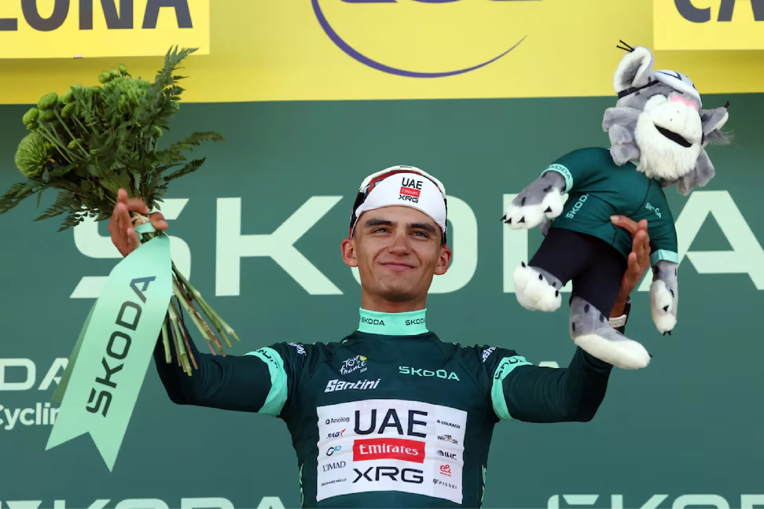 Isaac del Toro sube al podio del Tour de Francia tras un brillante tercer lugar.