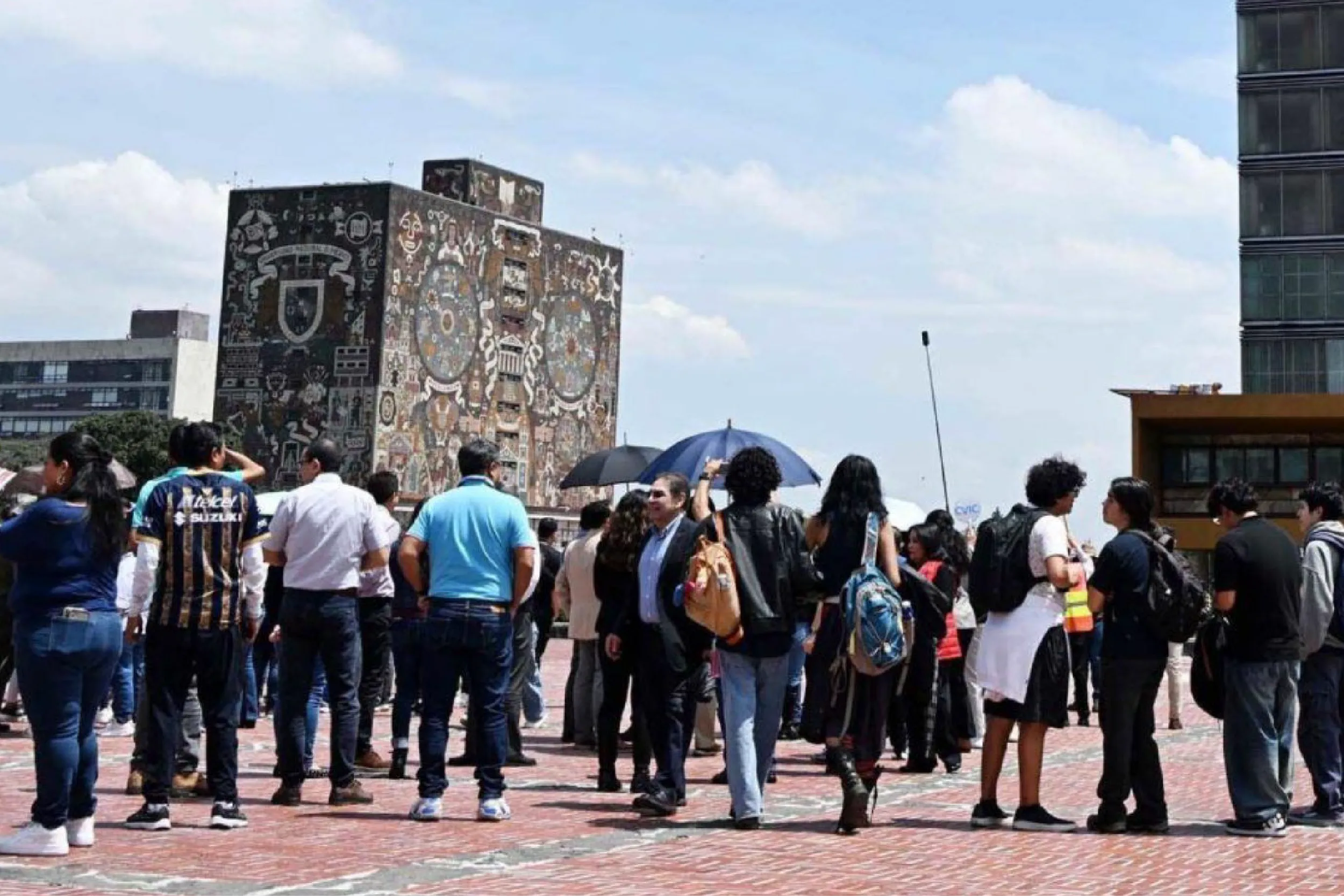 Aspirantes de la UNAM convocan marcha contra el examen de control; exigen respetar los resultados.