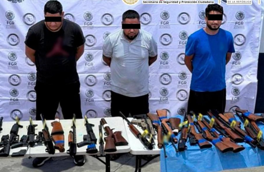 Aseguran 210 armas provenientes de Texas en Nuevo León.