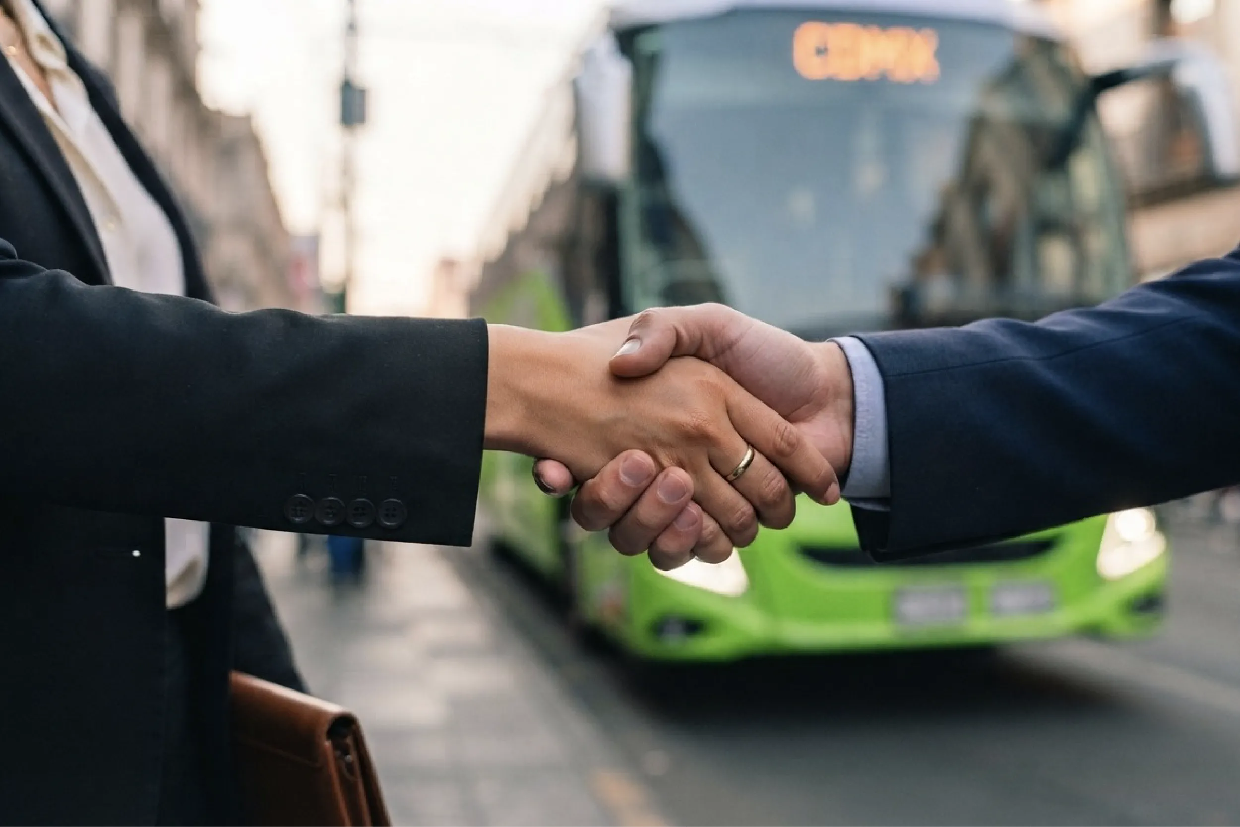 Flix va por pequeños transportistas en México: ofrece hasta 70% del ingreso por boleto.