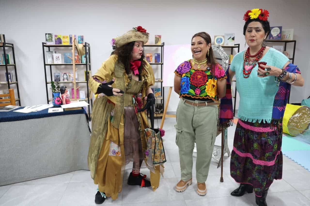 Abre la Utopía Elena Poniatowska en Coyoacán.