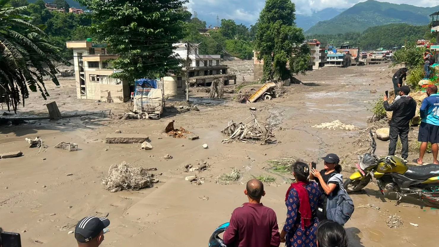 Tragedia en Nepal: inundación deja al menos 98 muertos.