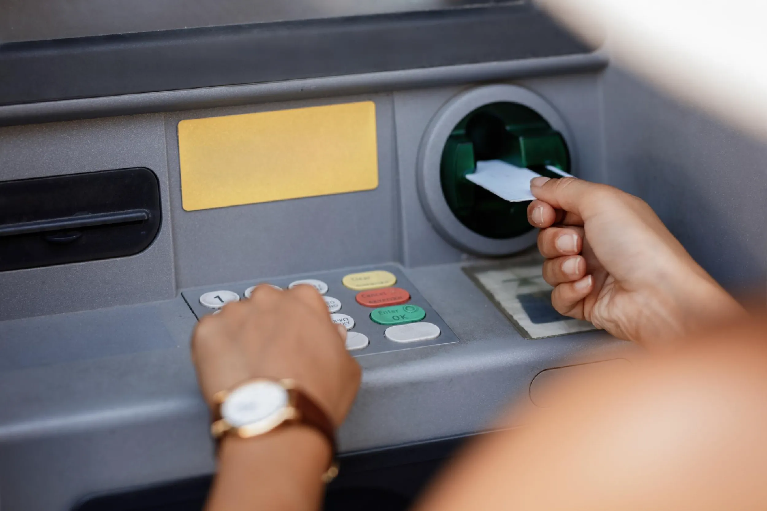 Qué hacer si un cajero automático no te entrega el dinero.
