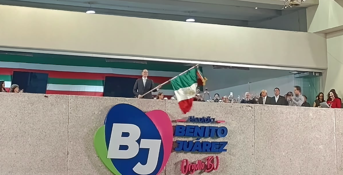 Luis Mendoza encabeza Grito de Independencia.