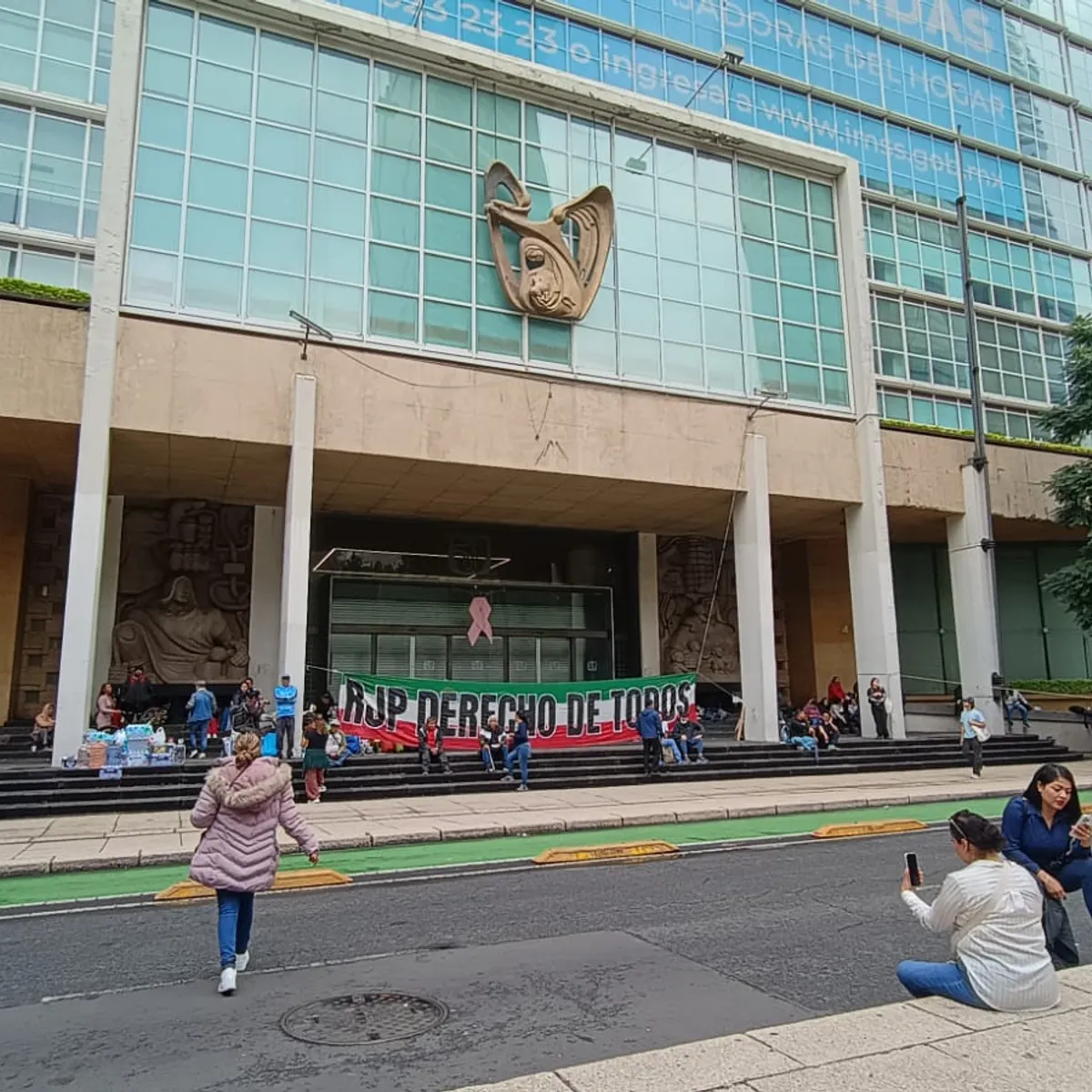 Plantón del IMSS en Reforma