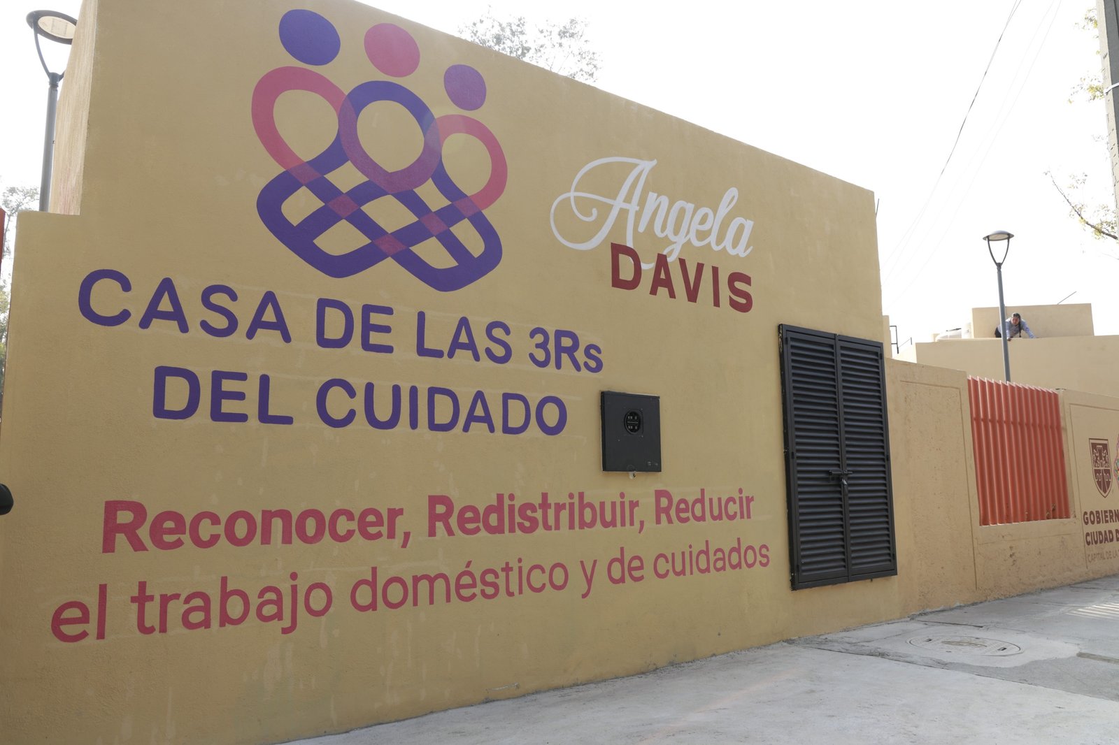 La Casa de las 3R Ángela Davis, inaugurada en Gustavo A. Madero, cuenta con espacios para atención infantil, personas mayores, rehabilitación y lavandería.