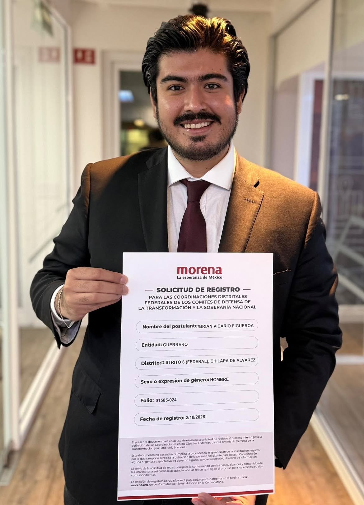 Brian Vicario se registra como aspirante en Distrito 06 de Guerrero.